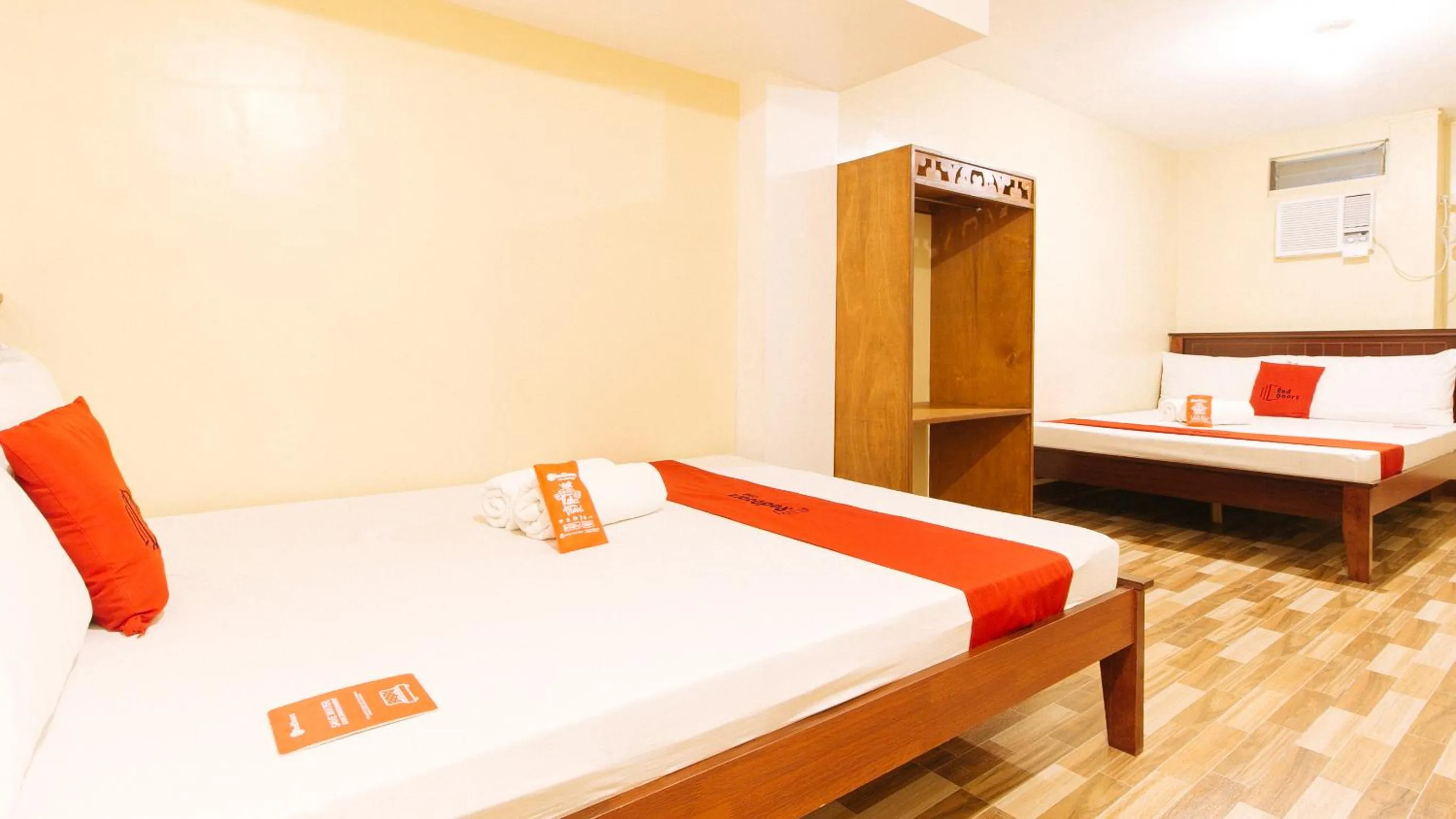 Photo of the whole room, Bed in RedDoorz near PNR Espana Station