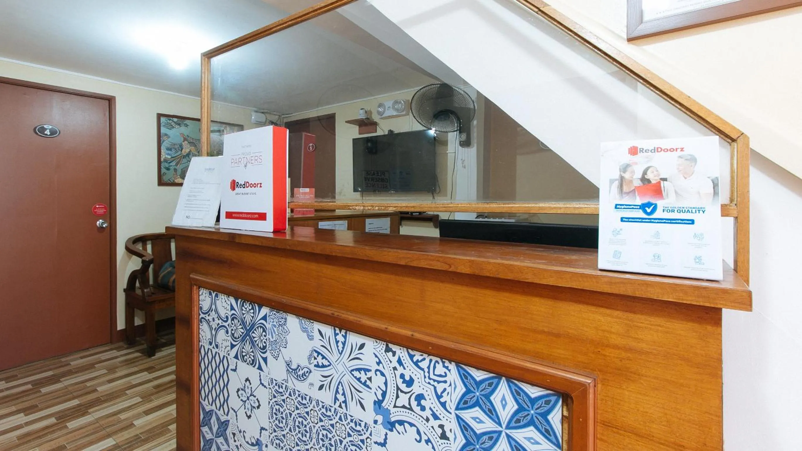 Lobby or reception in RedDoorz near PNR Espana Station