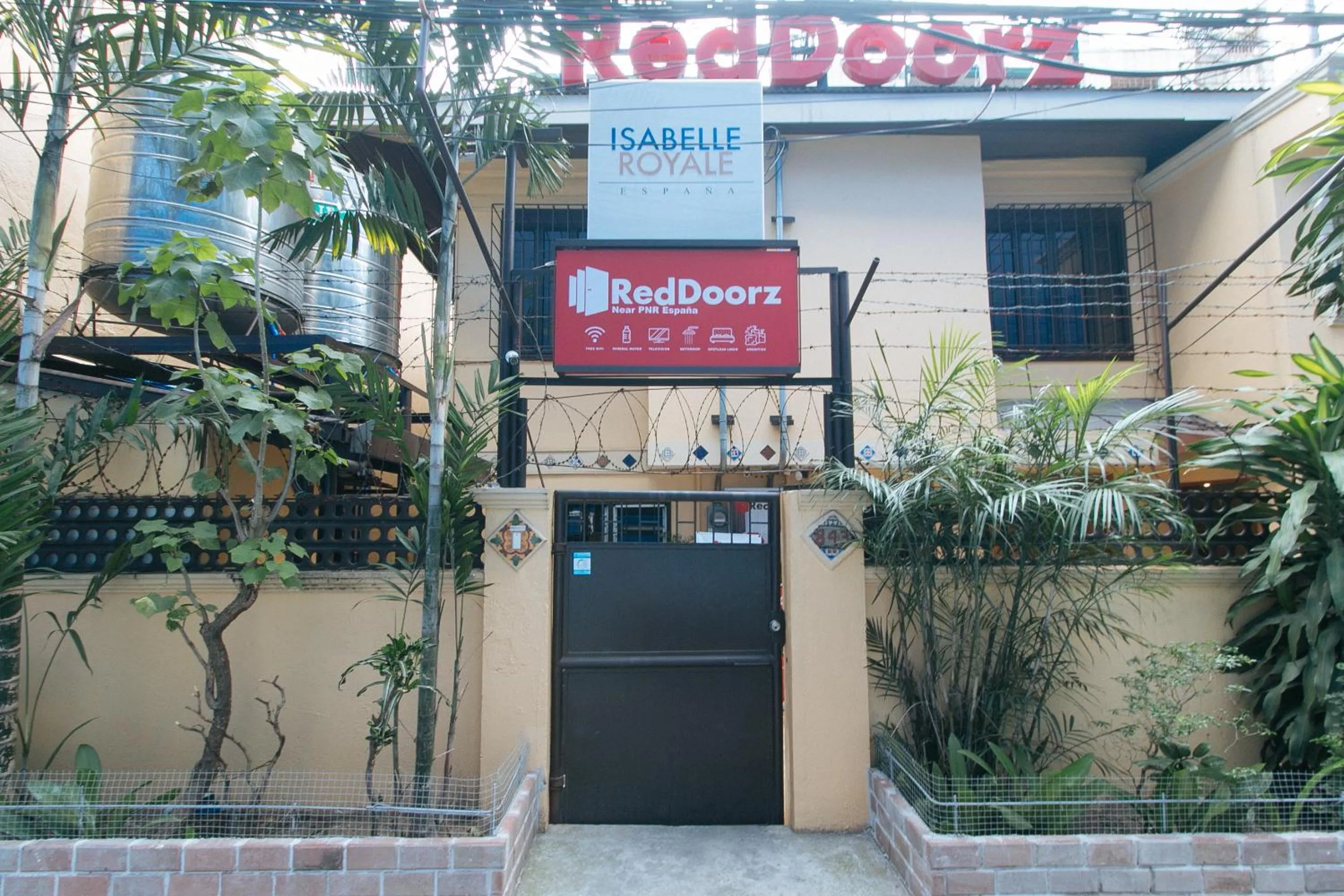 Property building in RedDoorz near PNR Espana Station