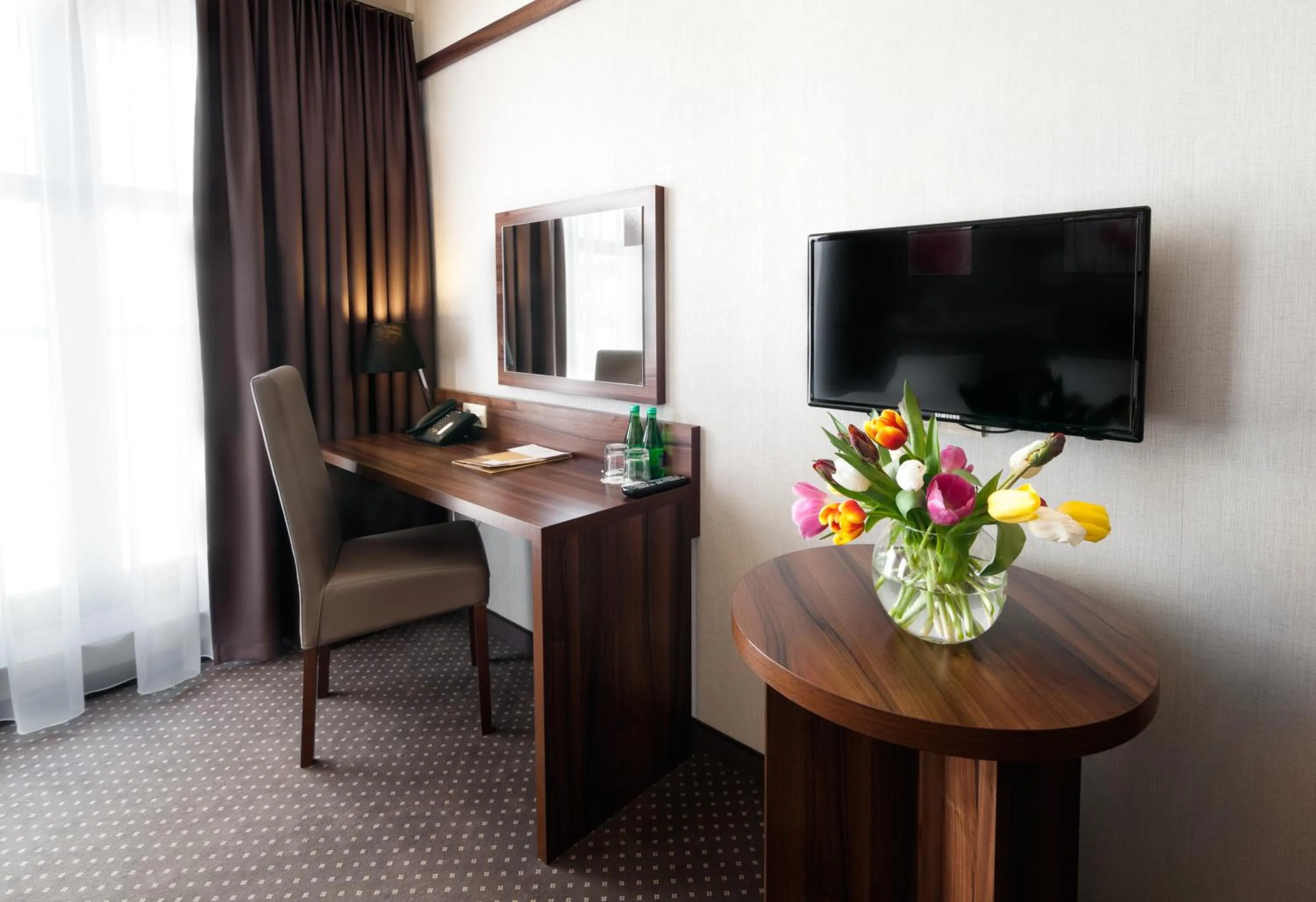 TV and multimedia in Golden Tulip Krakow City Center