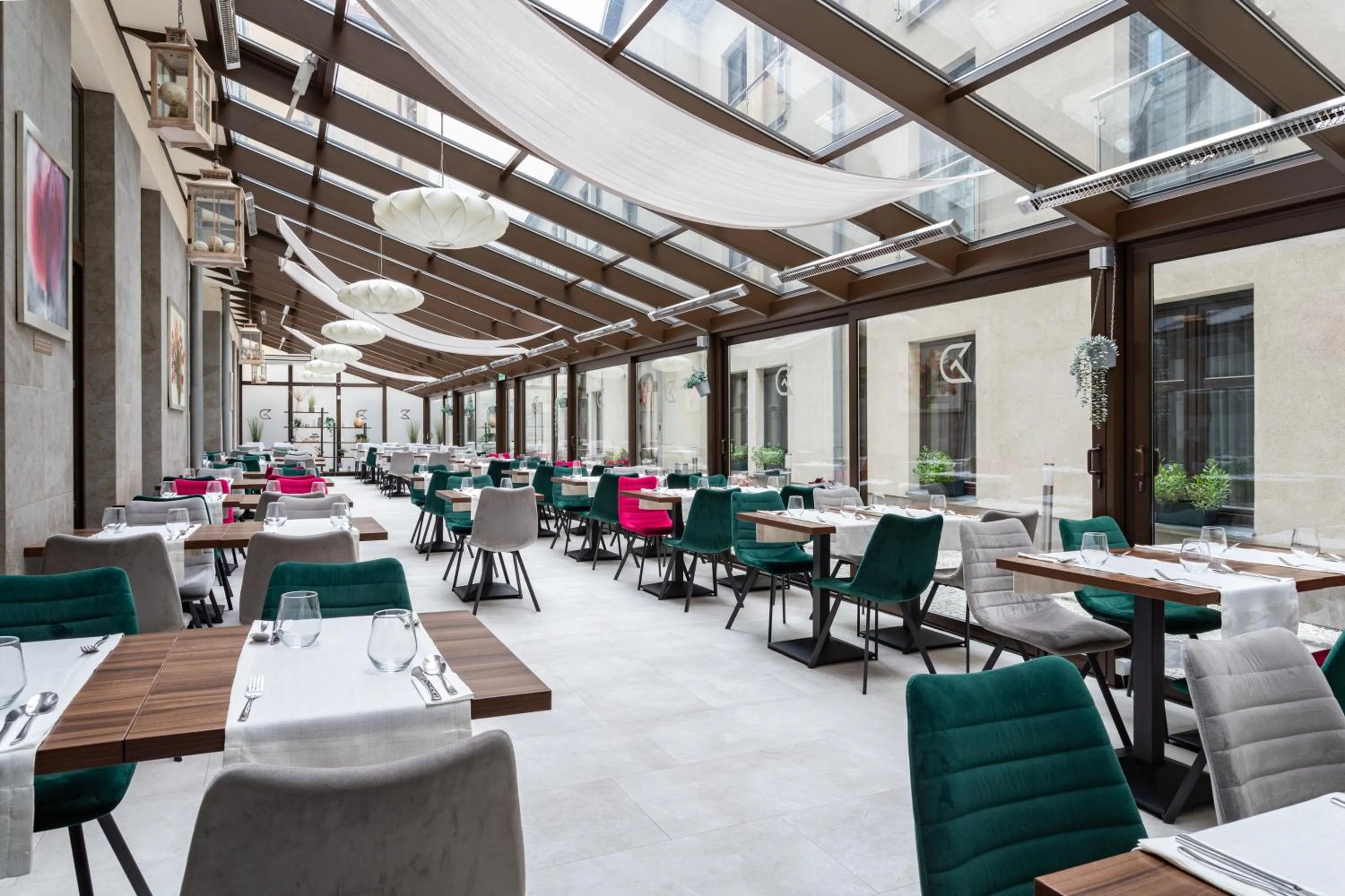 Restaurant/places to eat in Golden Tulip Krakow City Center