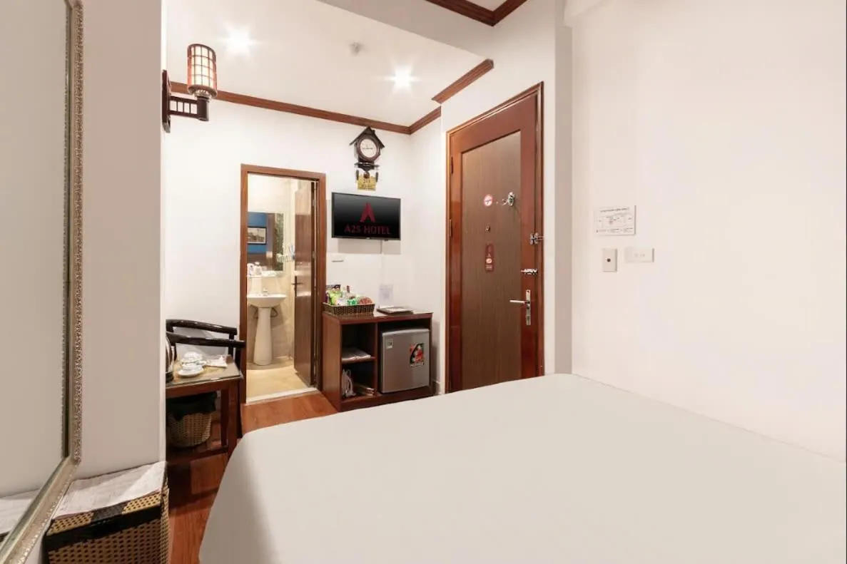 Bedroom, Bed in A25 Hotel - 26 Hàng Nón