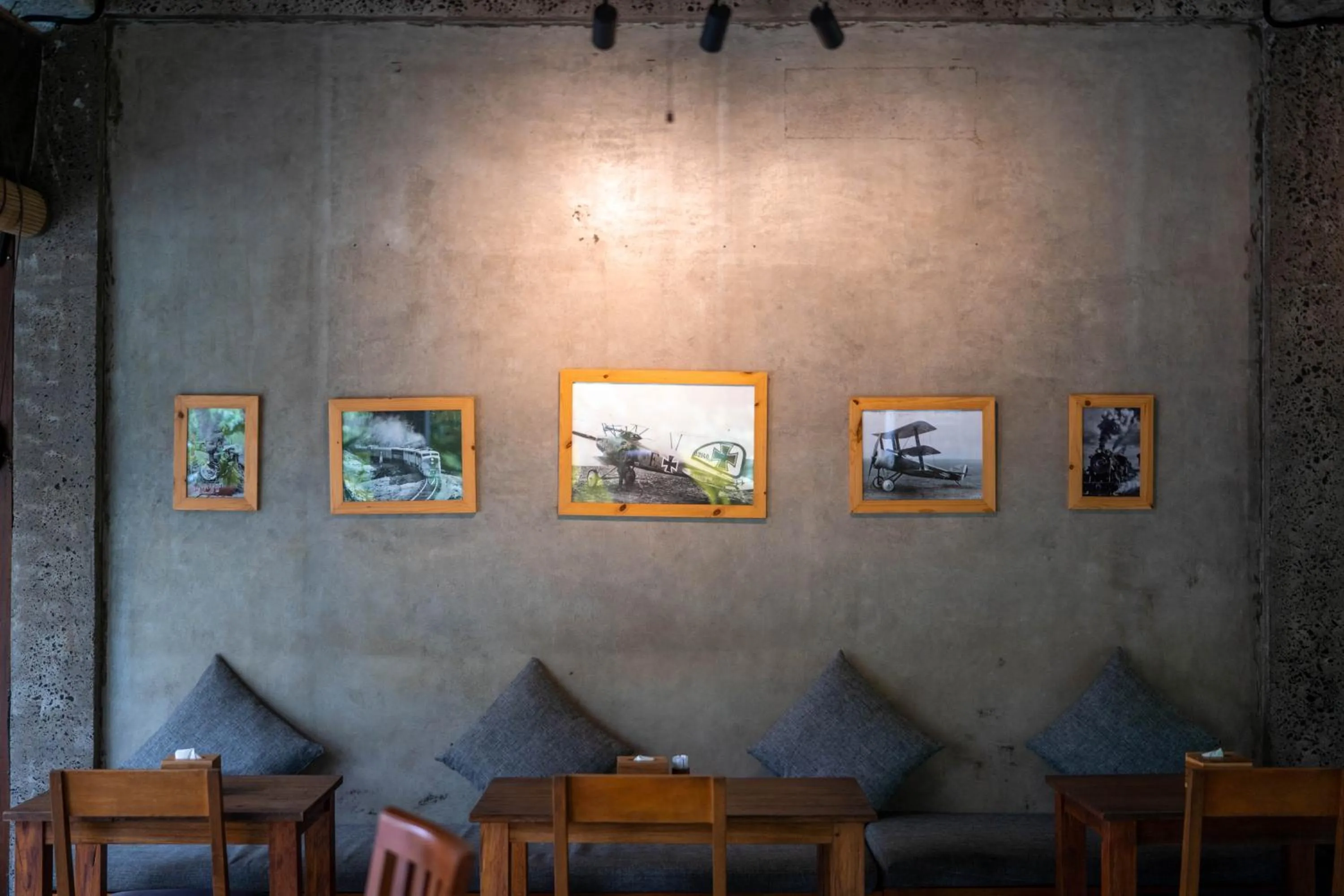 Restaurant/places to eat in The Sender Pool Suites