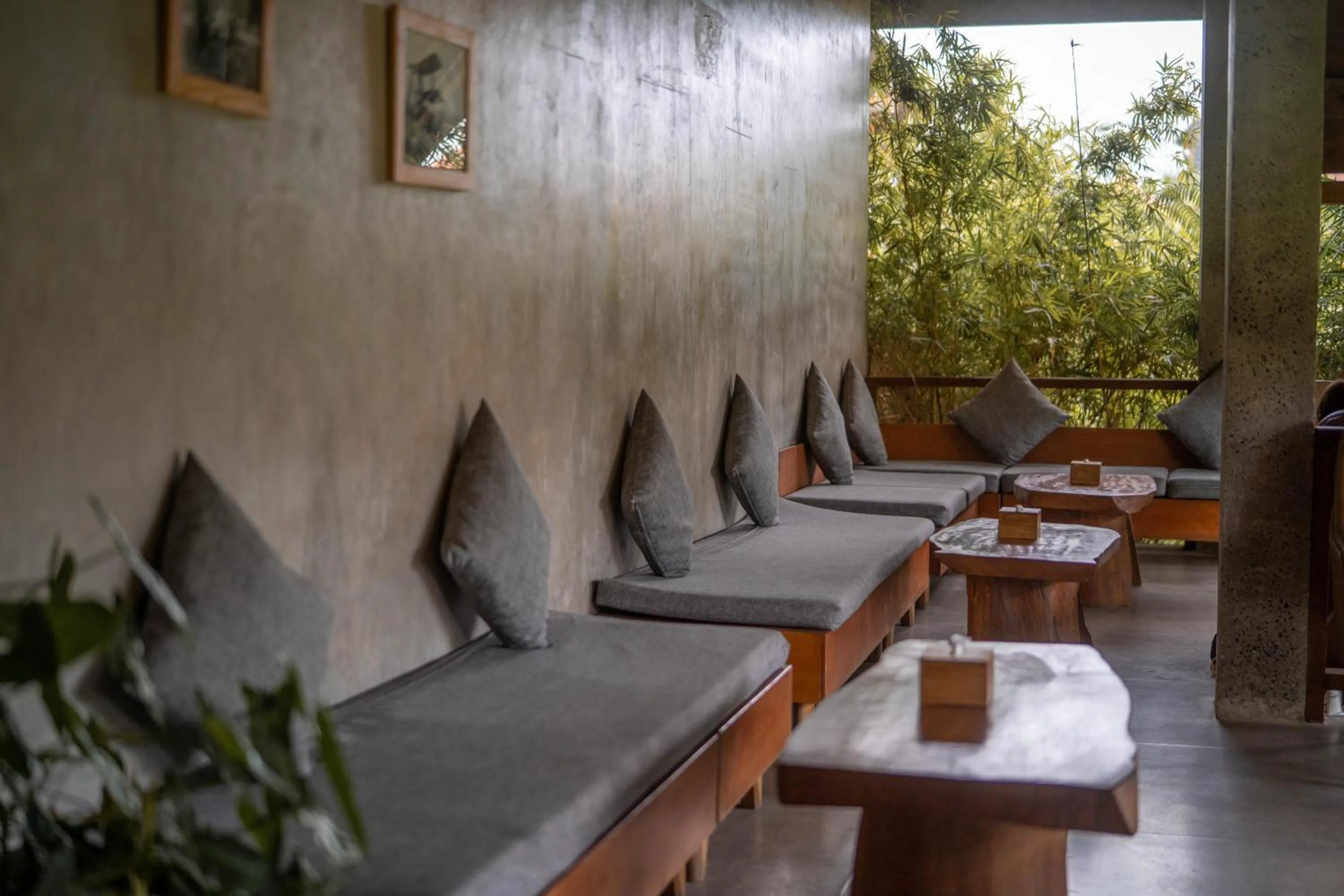 Restaurant/places to eat in The Sender Pool Suites