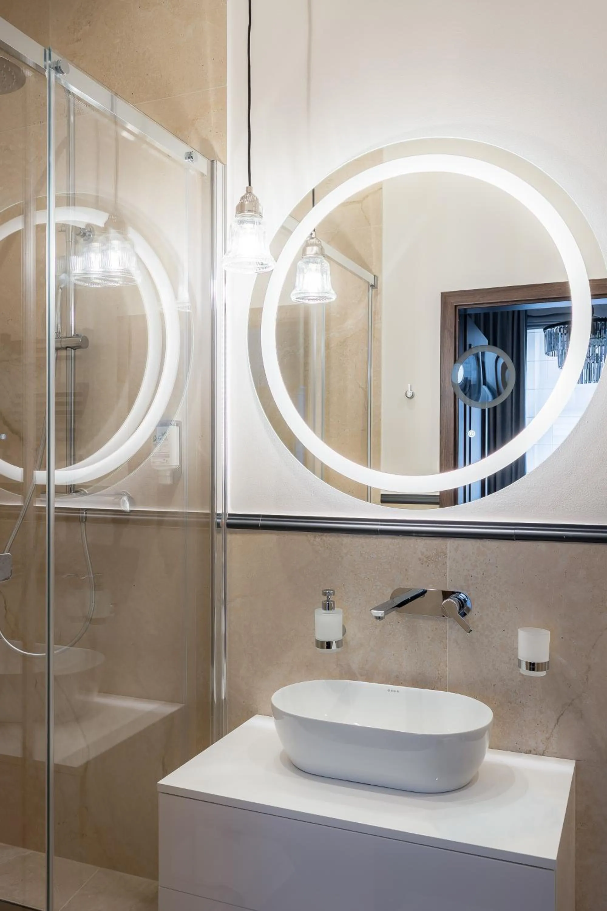 Shower in Piotrkowska 89 Residence