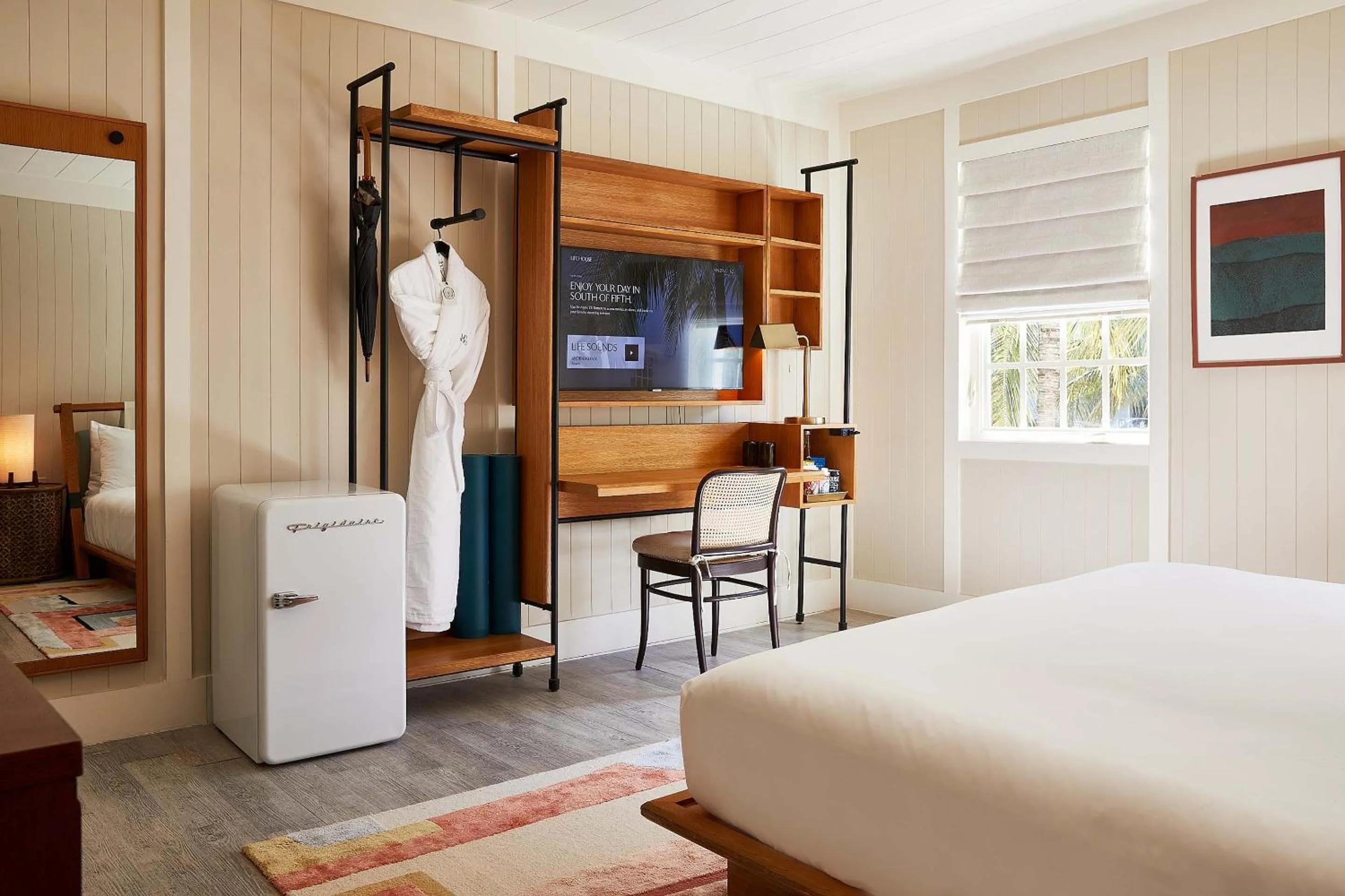 Photo of the whole room in Life House, South of Fifth