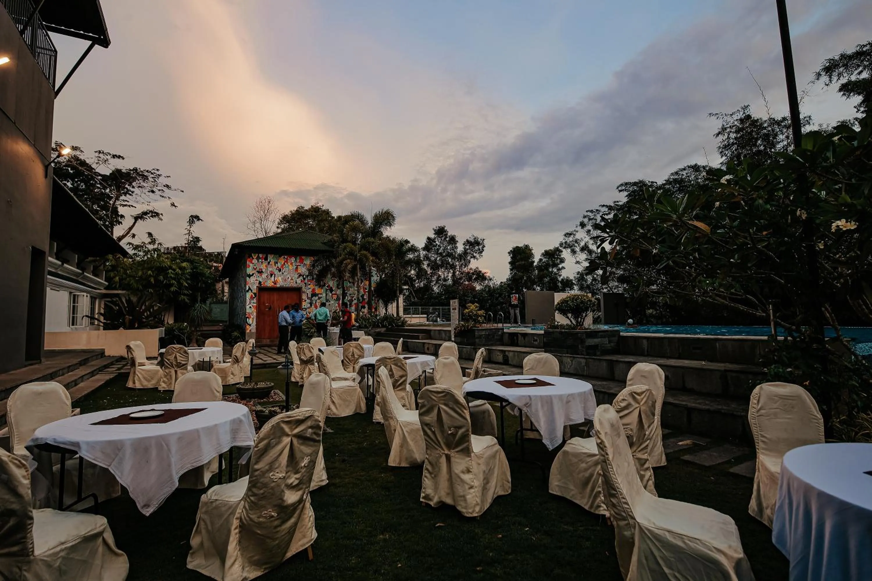 Restaurant/places to eat in Avoki Resorts