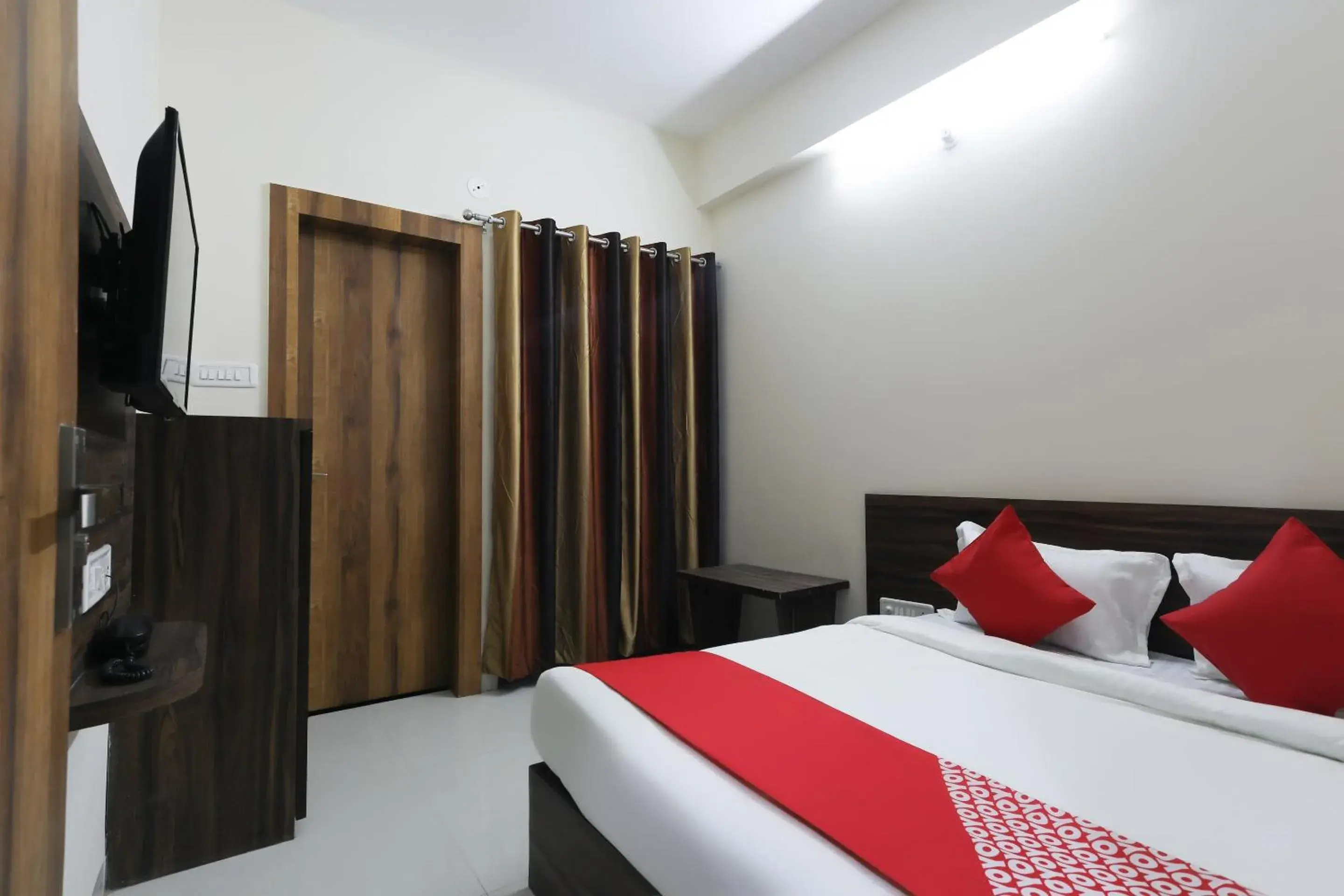 Small Double Room - single occupancy in Hotel O La Flora Small Double Room - single occupancy in Hotel O La Flora