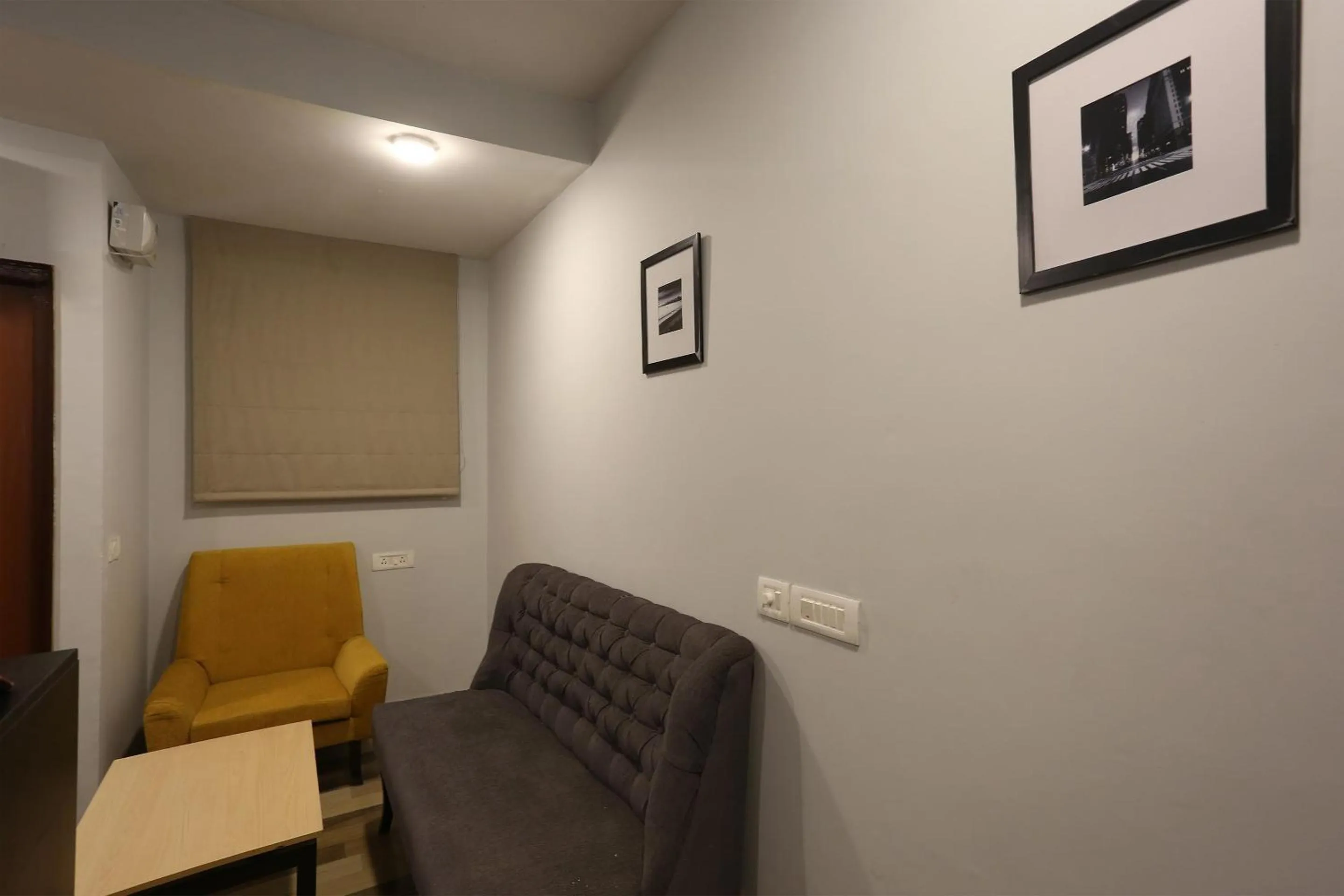 Lobby or reception in Super HOTEL SILVERKEY NEAR LIC BUILDING MAIN RD KHODA NEXT TO SHYAM OIL