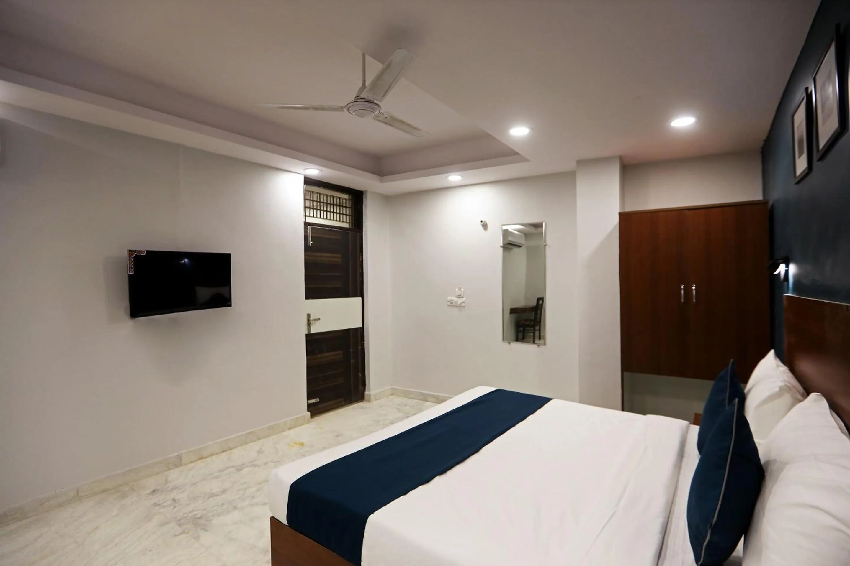 Bedroom, Bed in Super HOTEL SILVERKEY NEAR LIC BUILDING MAIN RD KHODA NEXT TO SHYAM OIL
