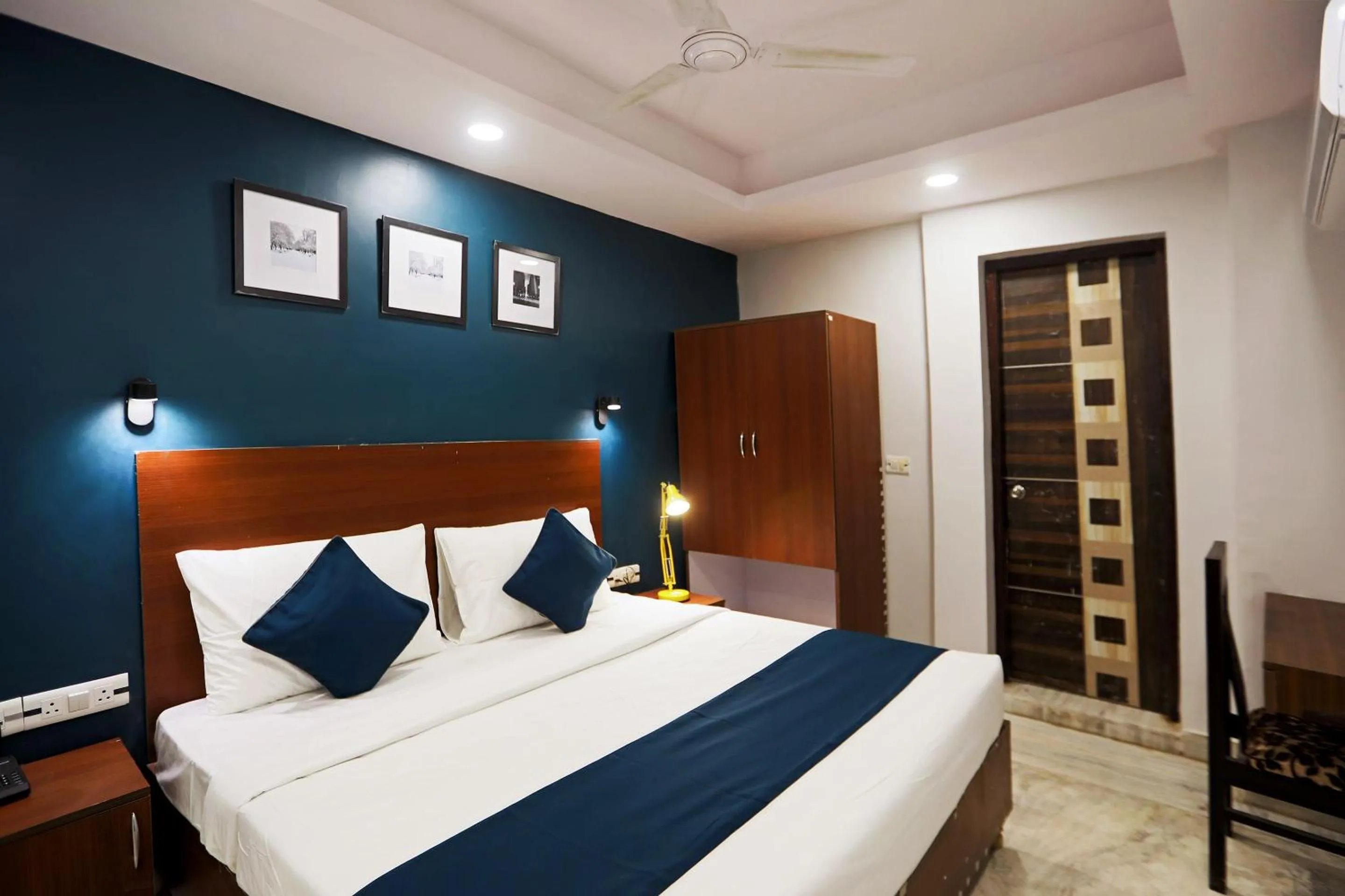Bedroom, Bed in Super HOTEL SILVERKEY NEAR LIC BUILDING MAIN RD KHODA NEXT TO SHYAM OIL