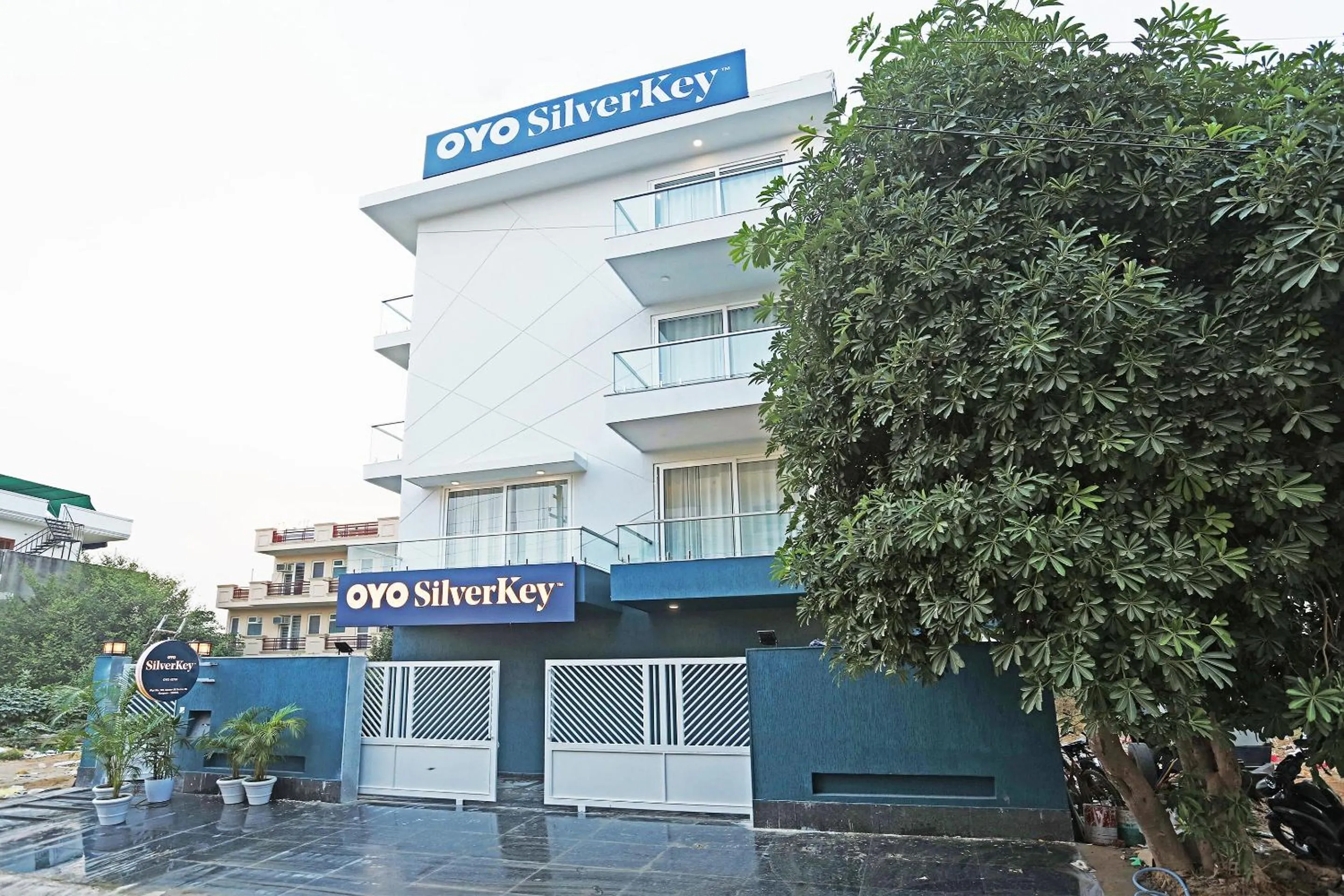 Facade/entrance in Hotel O Moody Moon Blue