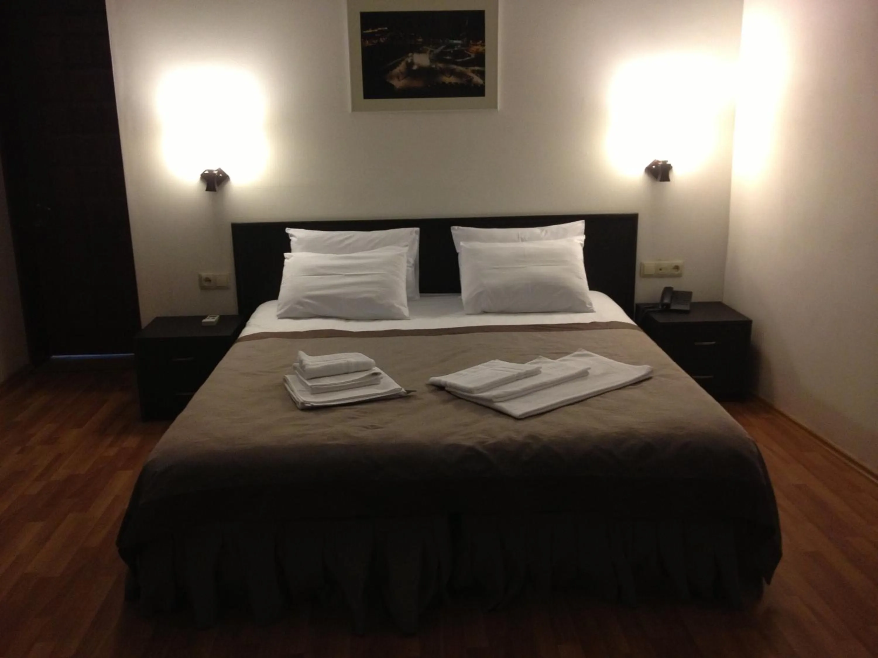 Bedroom, Bed in Hotel Corner