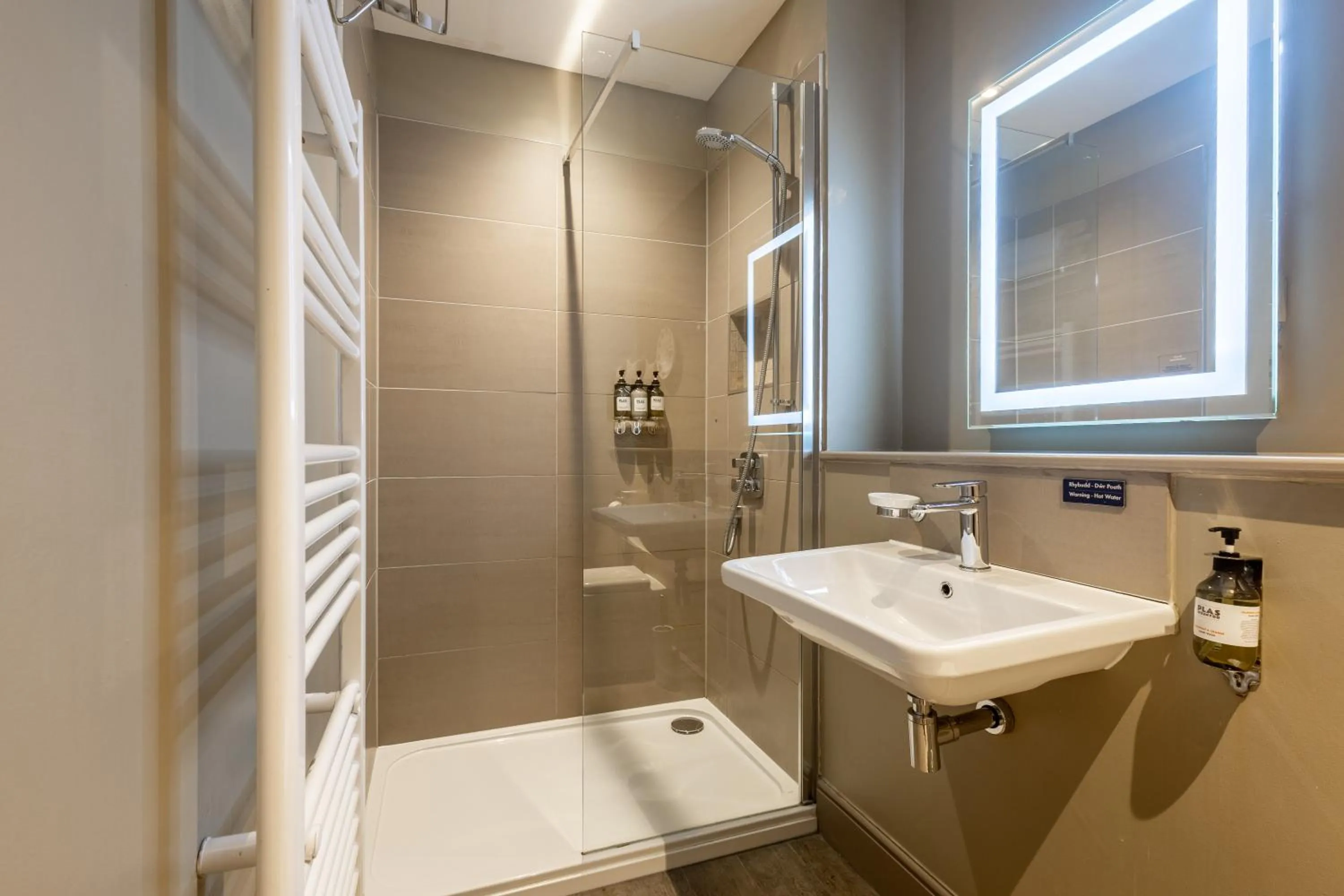 Shower in Plas Weunydd