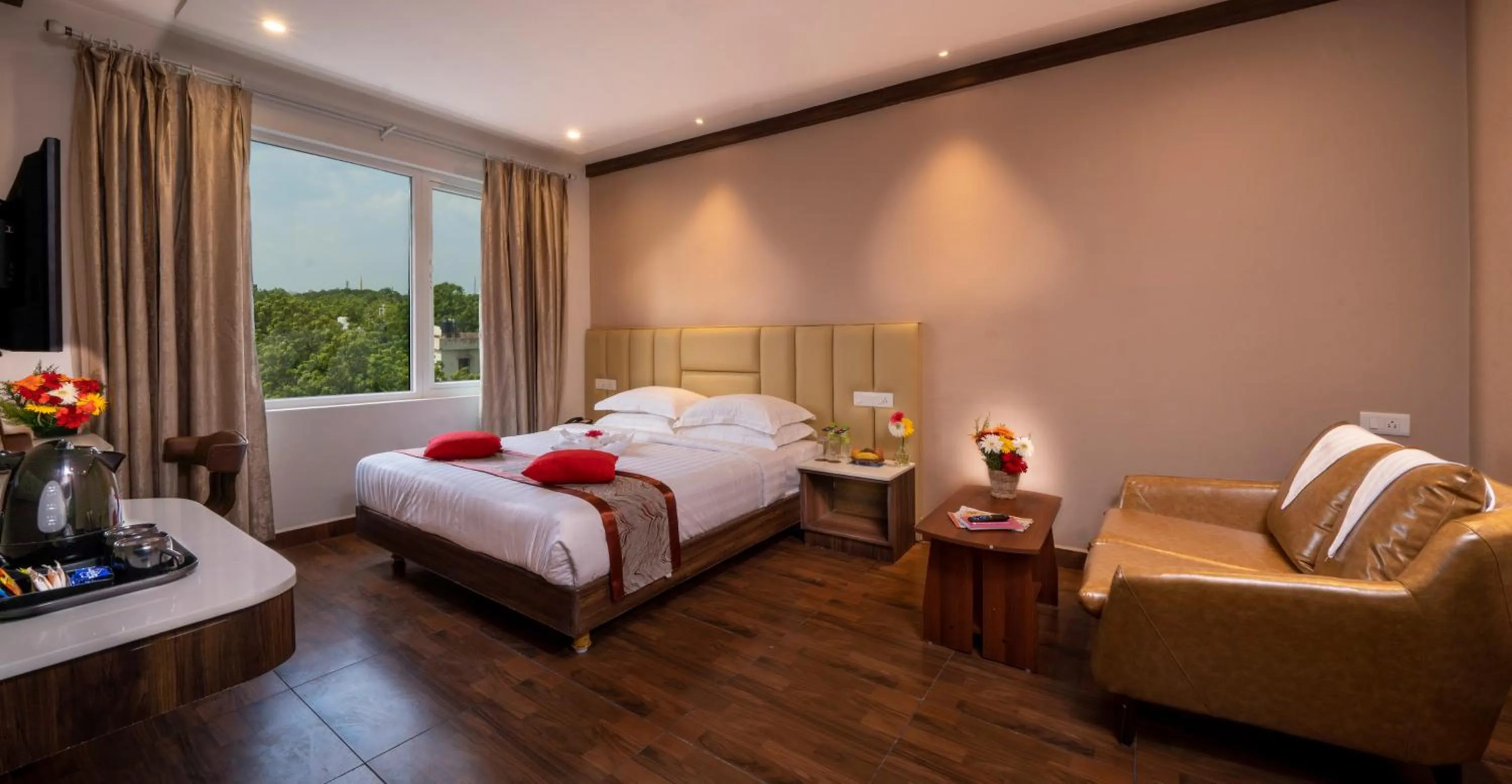 Photo of the whole room, Bed in CR Grande