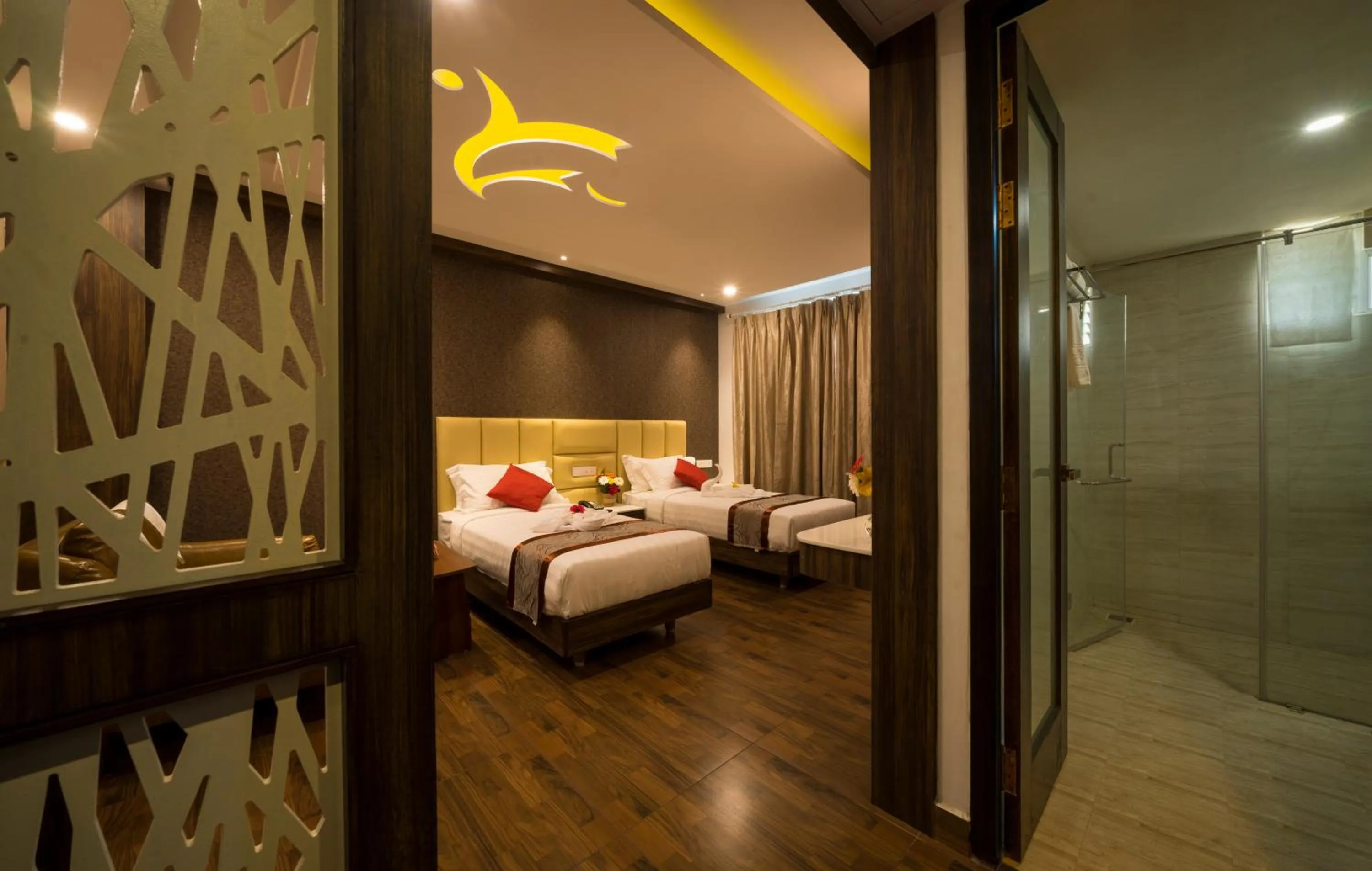 Photo of the whole room, Bed in CR Grande