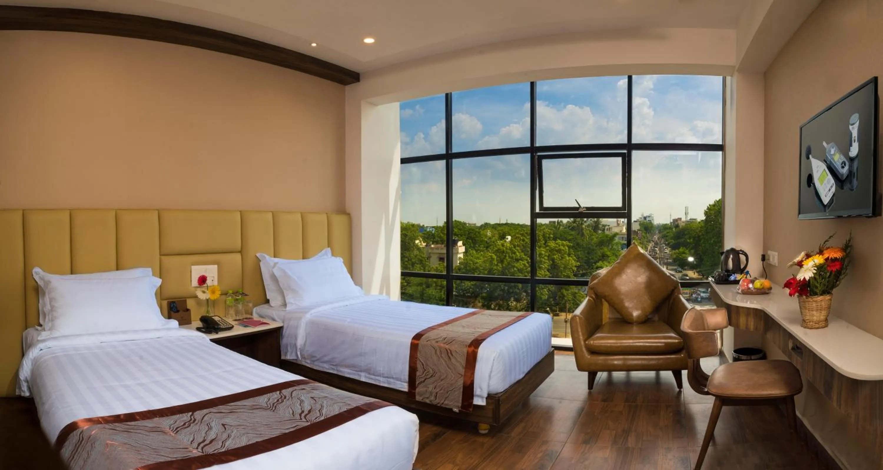 Photo of the whole room, Bed in CR Grande