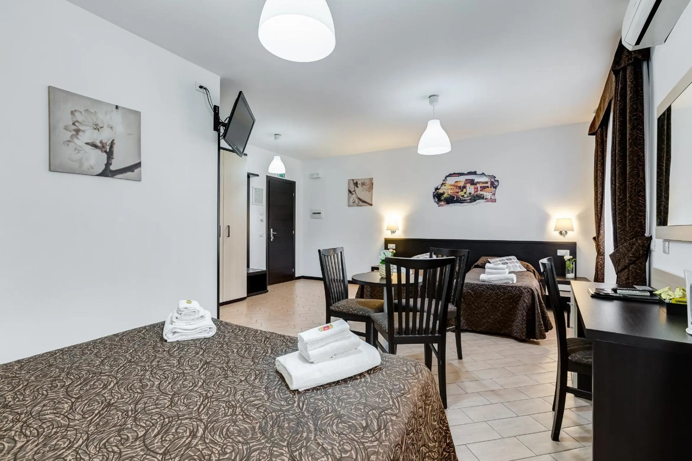 Photo of the whole room, Bed in Dreams Of Rome