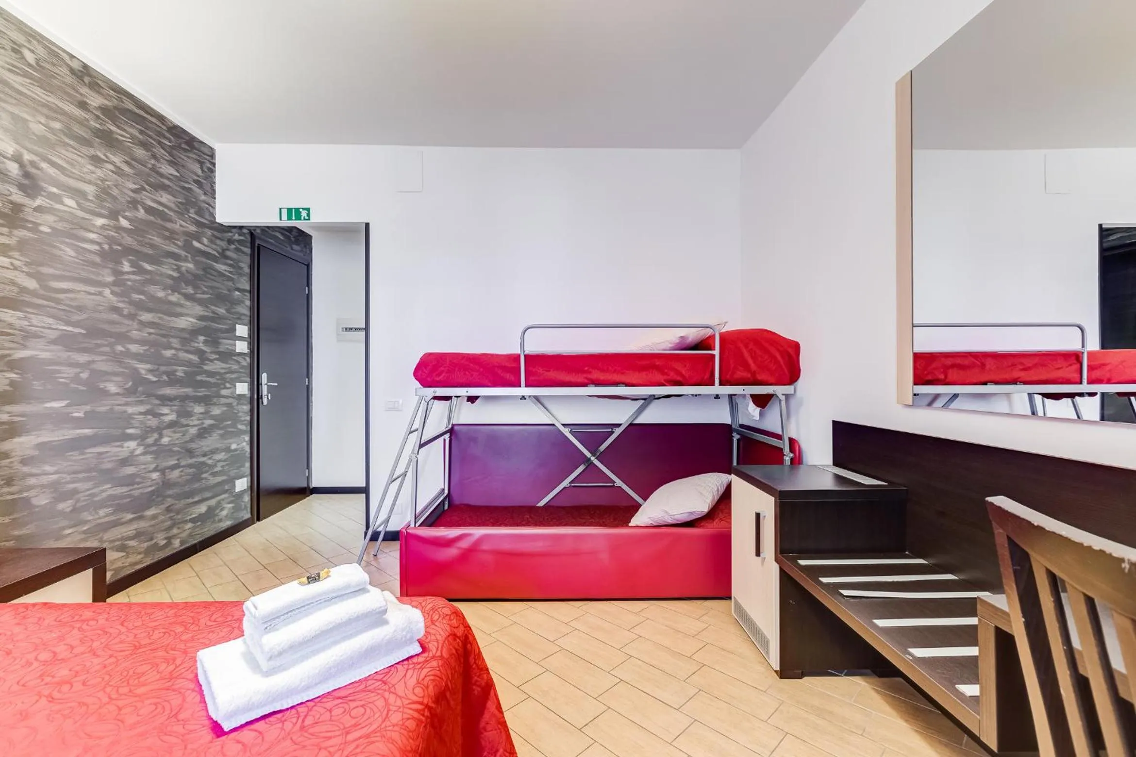 Photo of the whole room, Bed in Dreams Of Rome