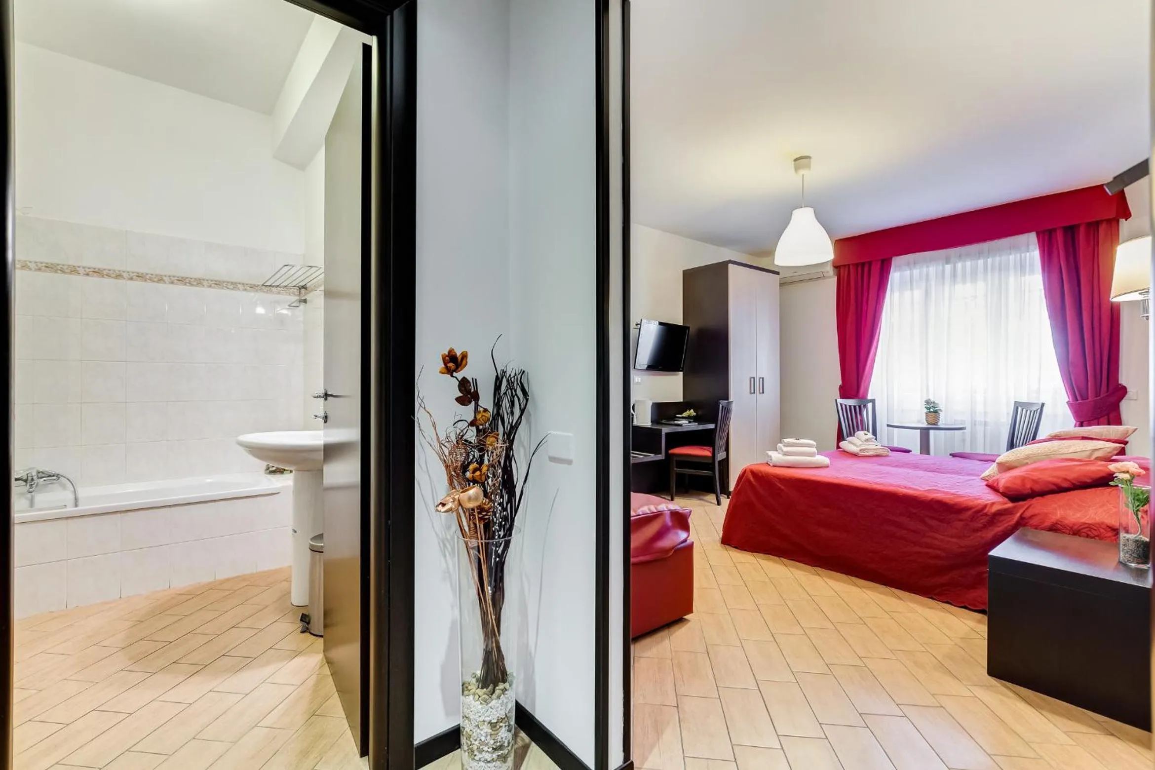 Bathroom, Bed in Dreams Of Rome