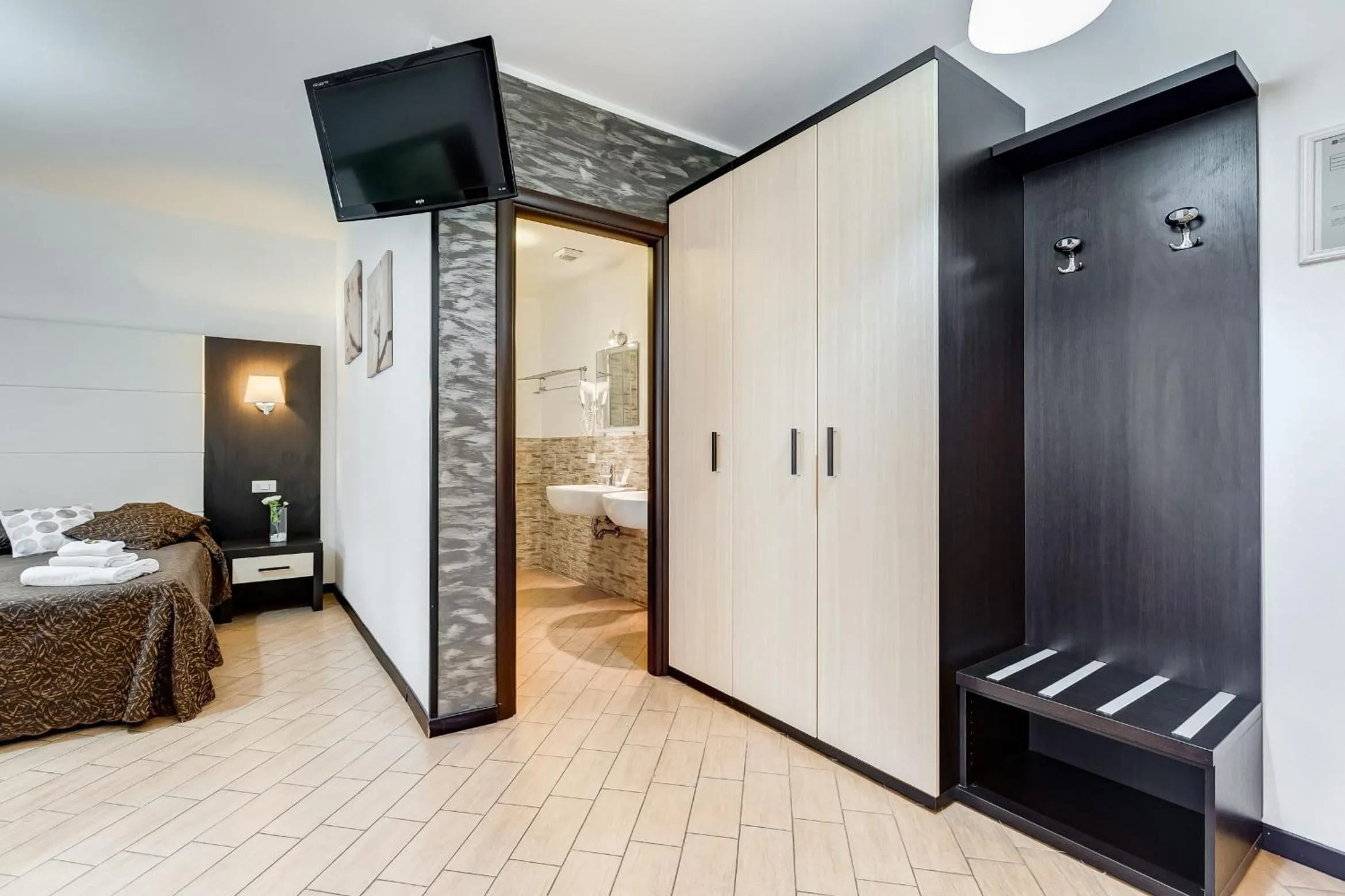 Bathroom, Bed in Dreams Of Rome