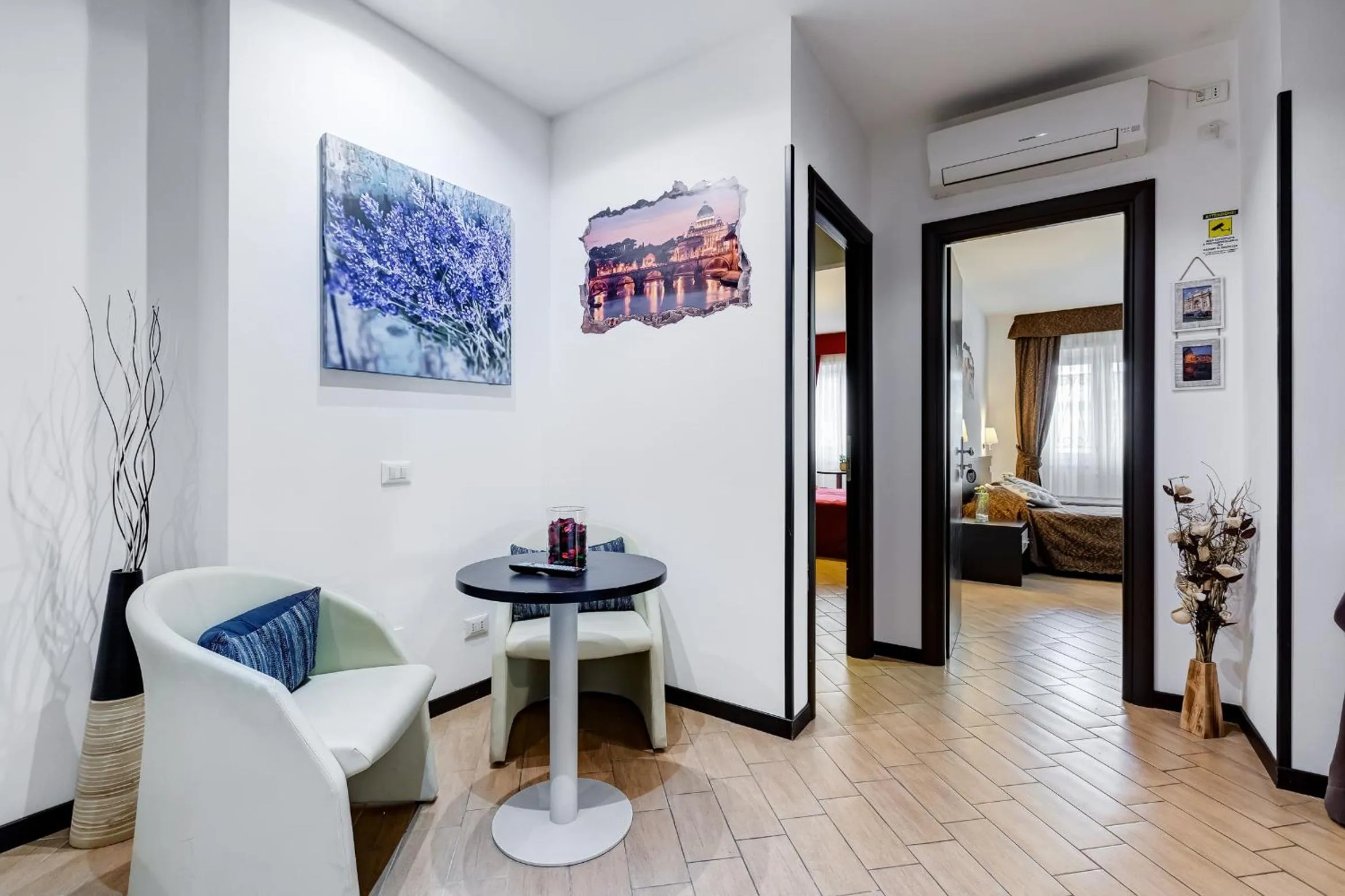 Communal lounge/ TV room, Bed in Dreams Of Rome