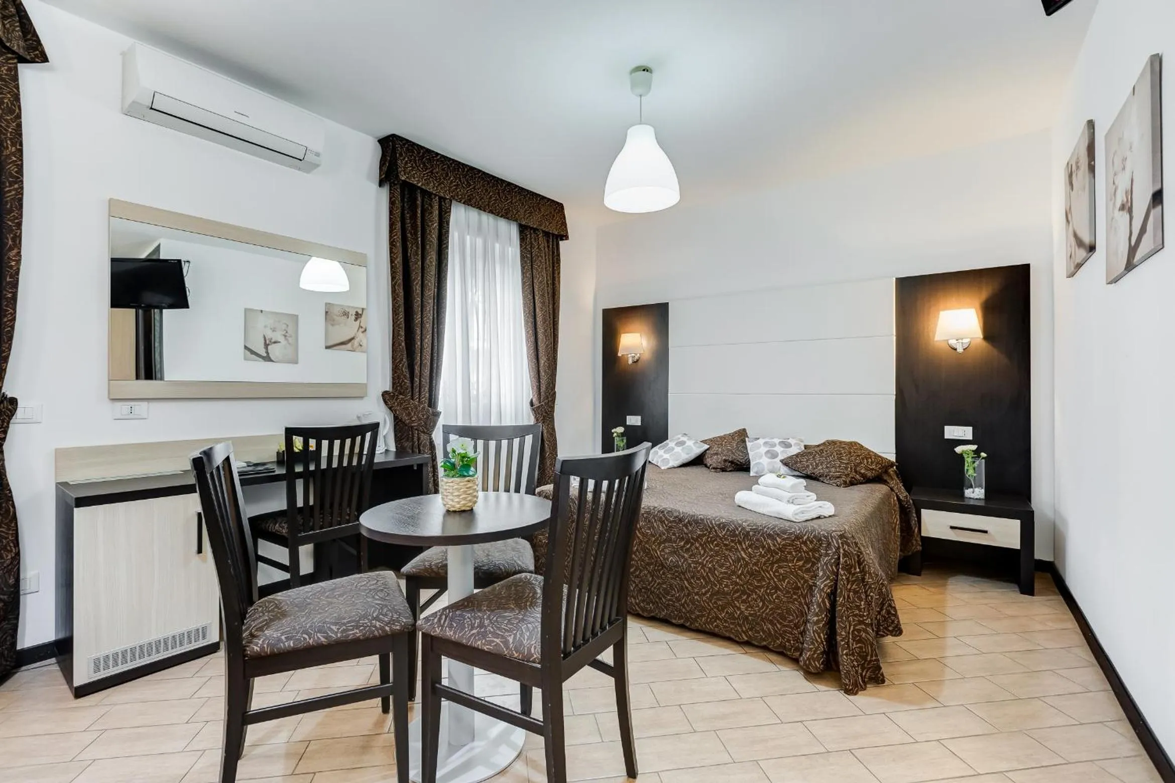 Photo of the whole room, Bed in Dreams Of Rome