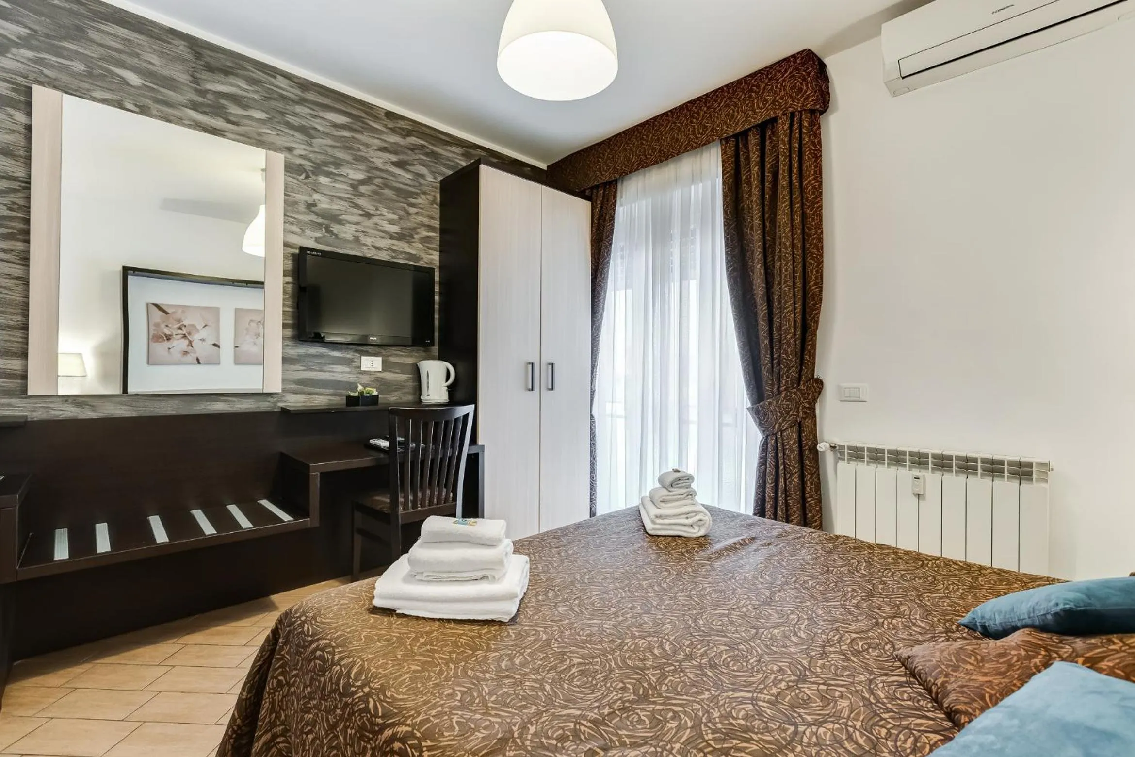 Bed in Dreams Of Rome