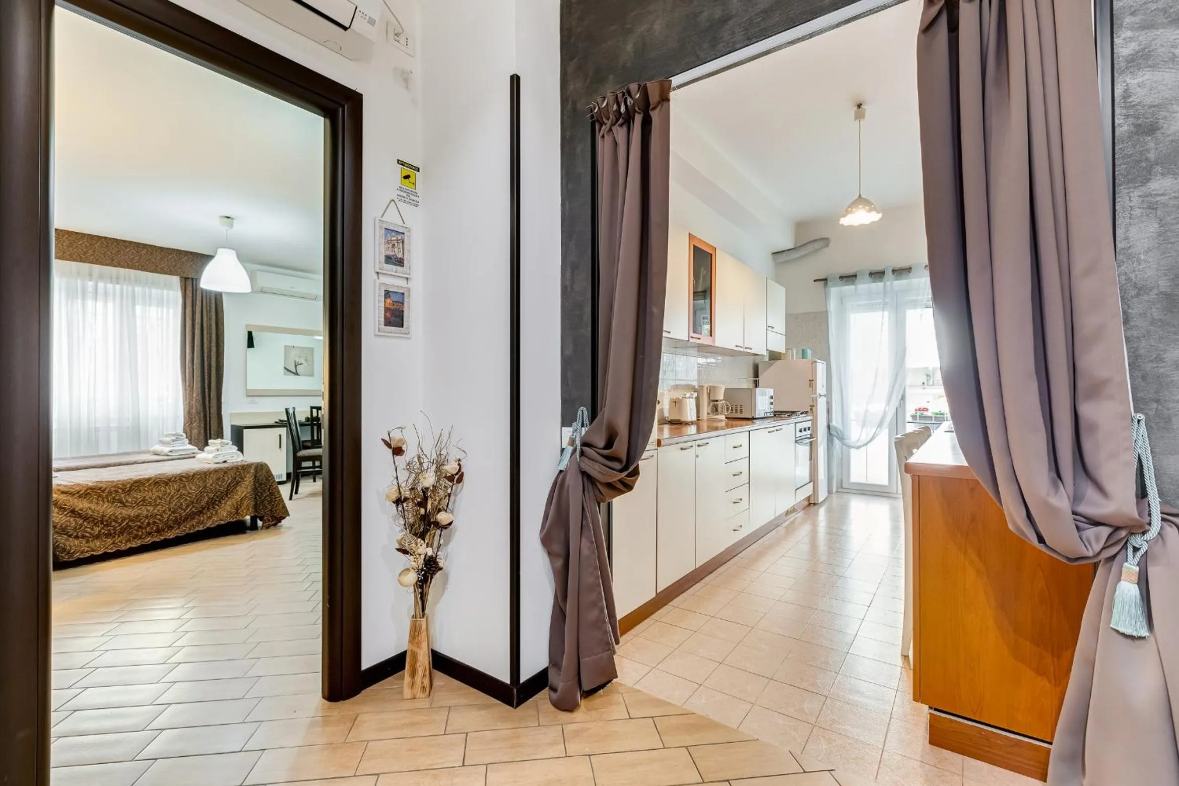 Communal kitchen, Bed in Dreams Of Rome