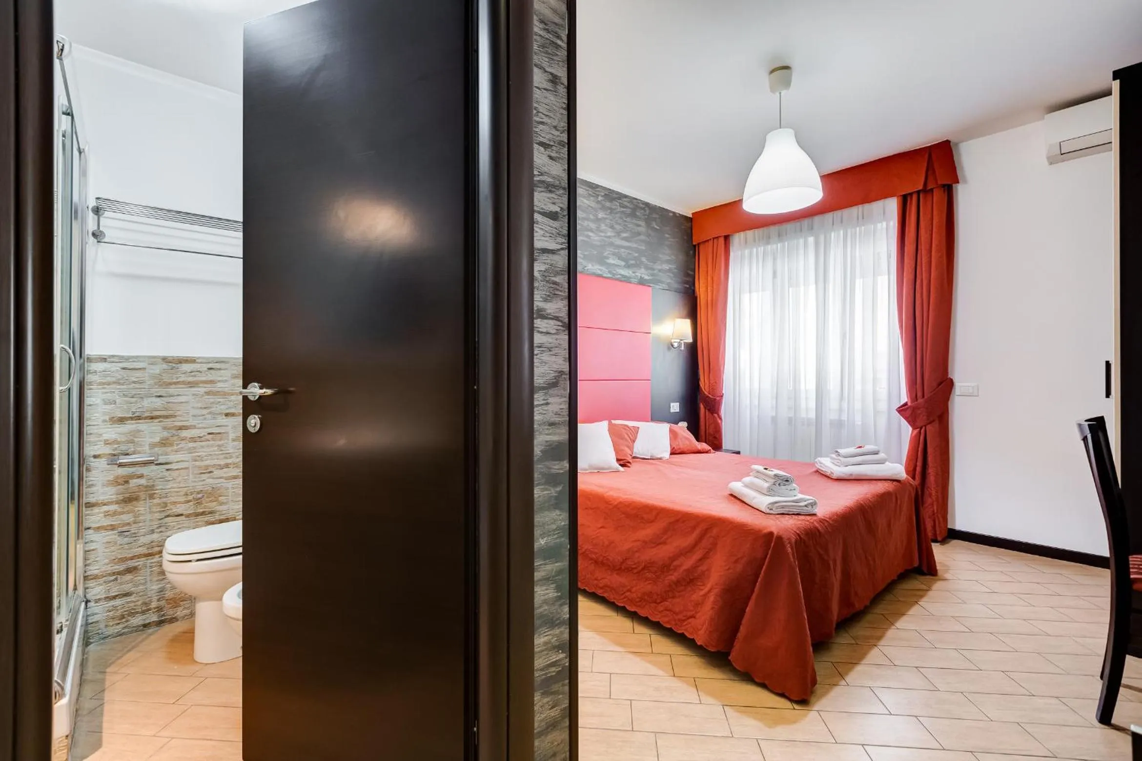 Bathroom, Bed in Dreams Of Rome