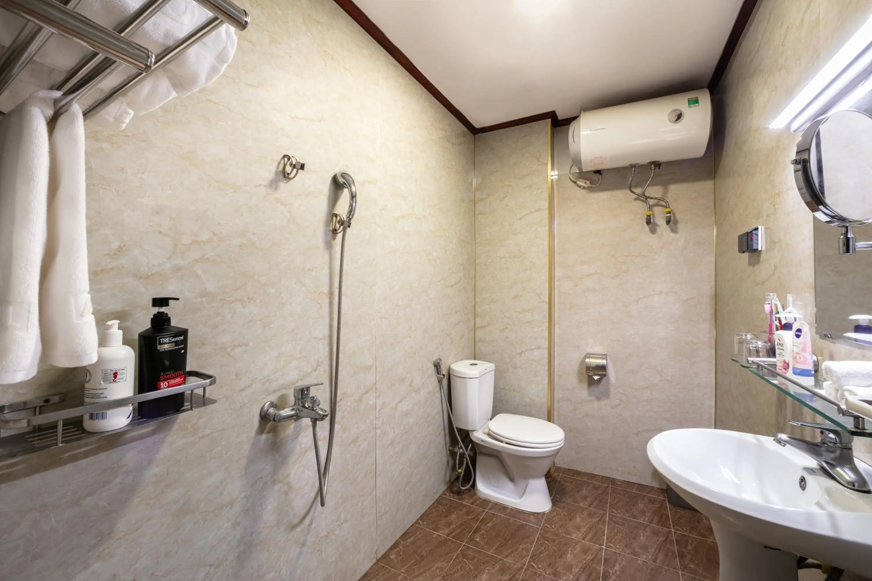 Shower in A25 Hotel - 12 Liên Trì