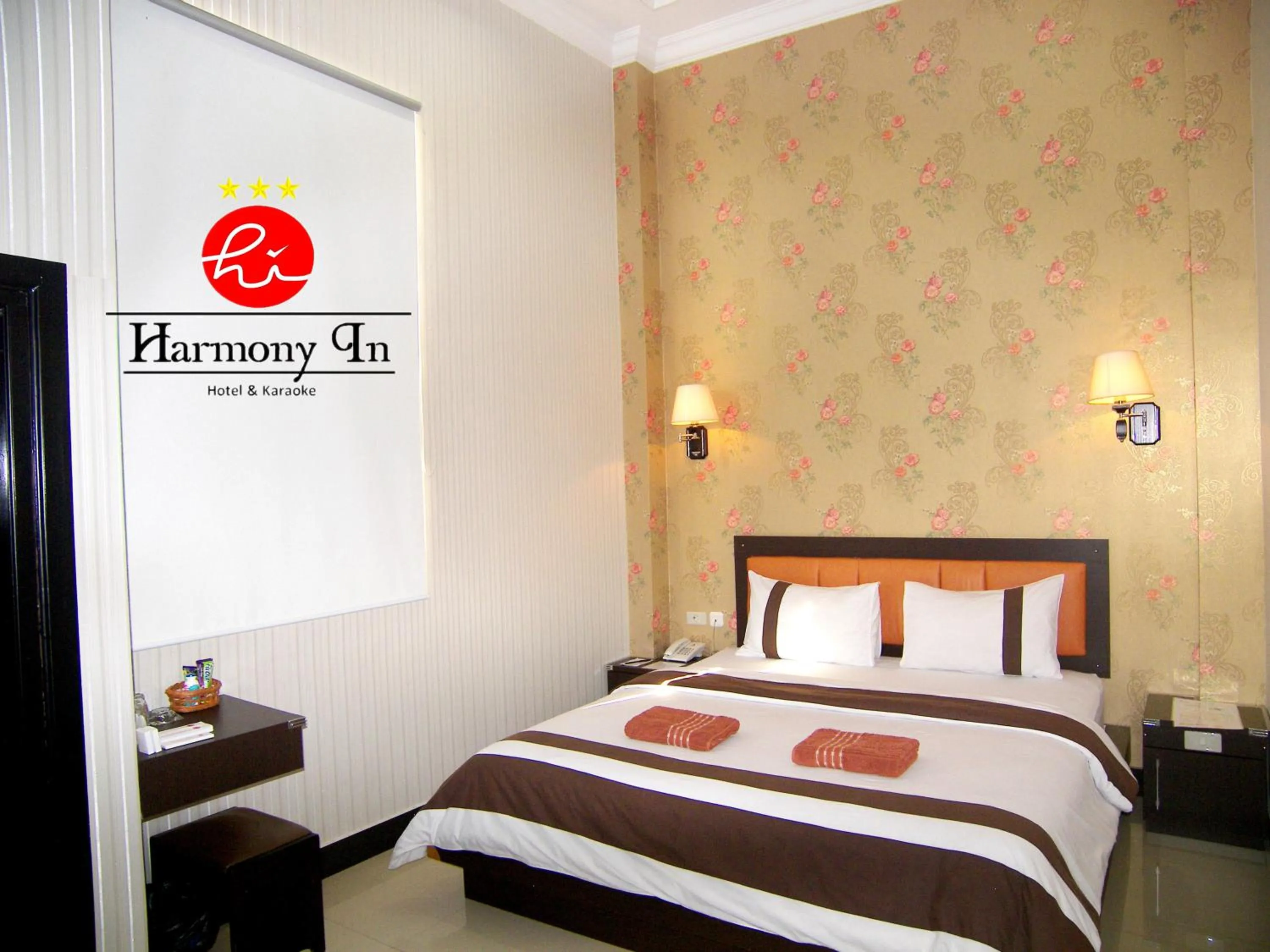 Bed in Hotel Harmony In & Karaoke