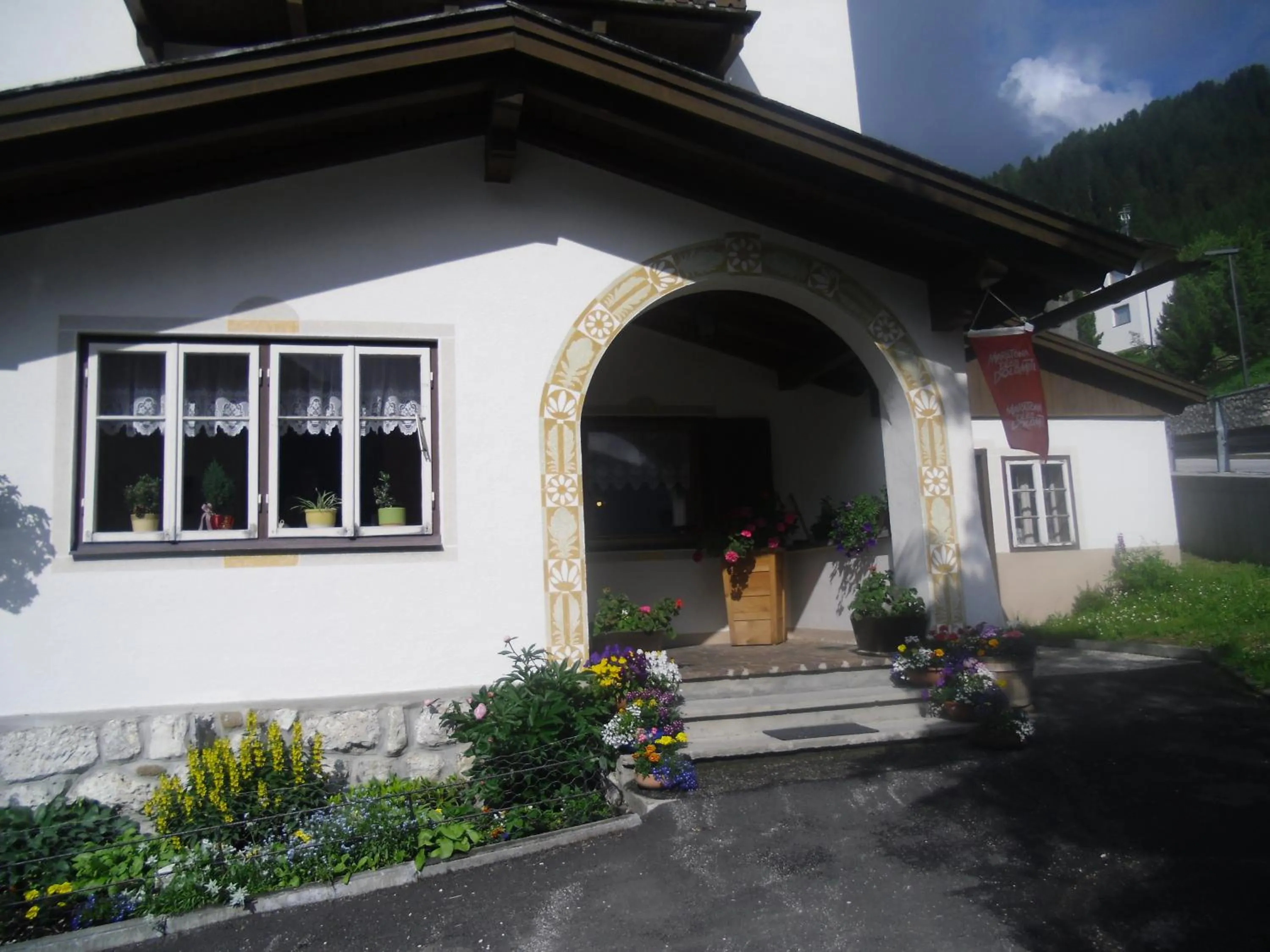 Facade/entrance in Garni Margherita