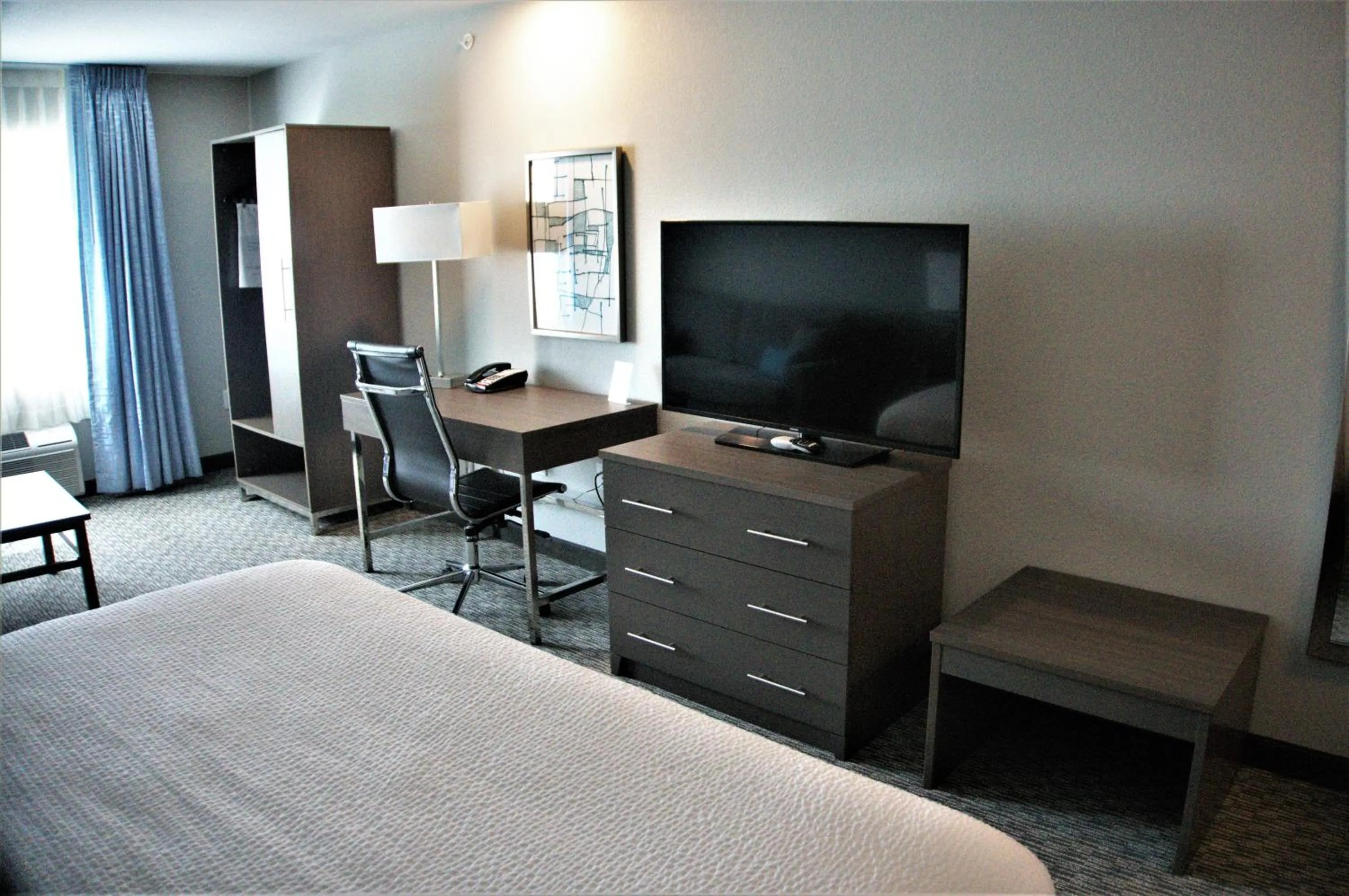 Bedroom, Bed in Brookstone Inn & Suites