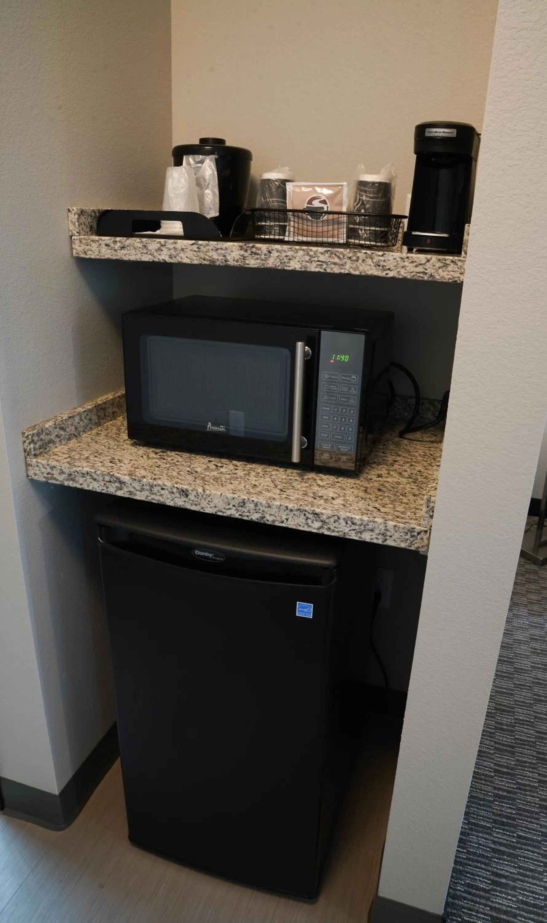 Coffee/tea facilities in Brookstone Inn & Suites