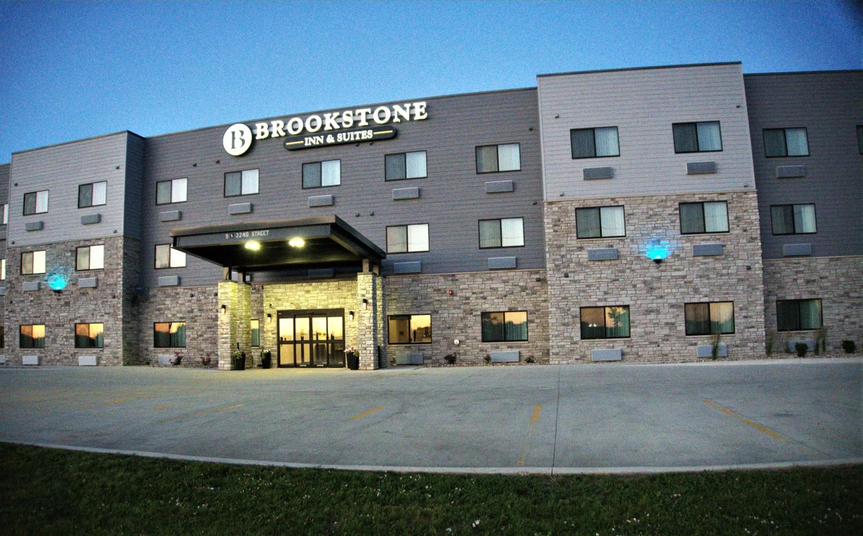 Facade/entrance in Brookstone Inn & Suites