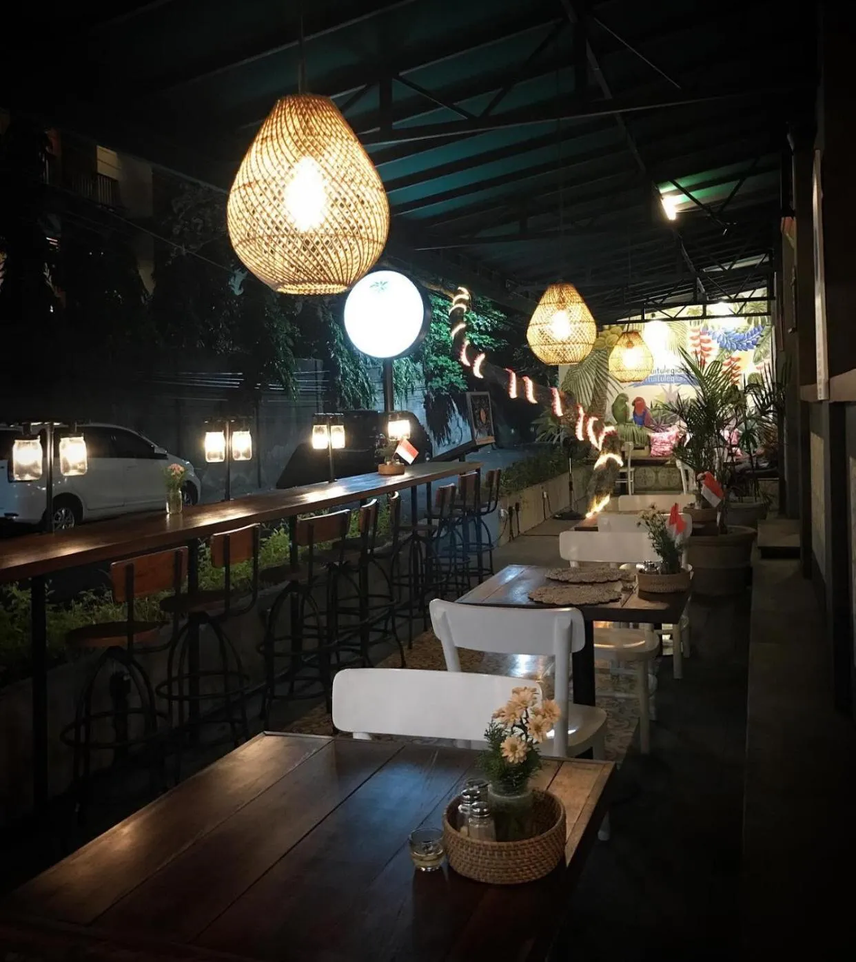 Restaurant/places to eat in Three Brothers Bali Legian Bungalows & Villas