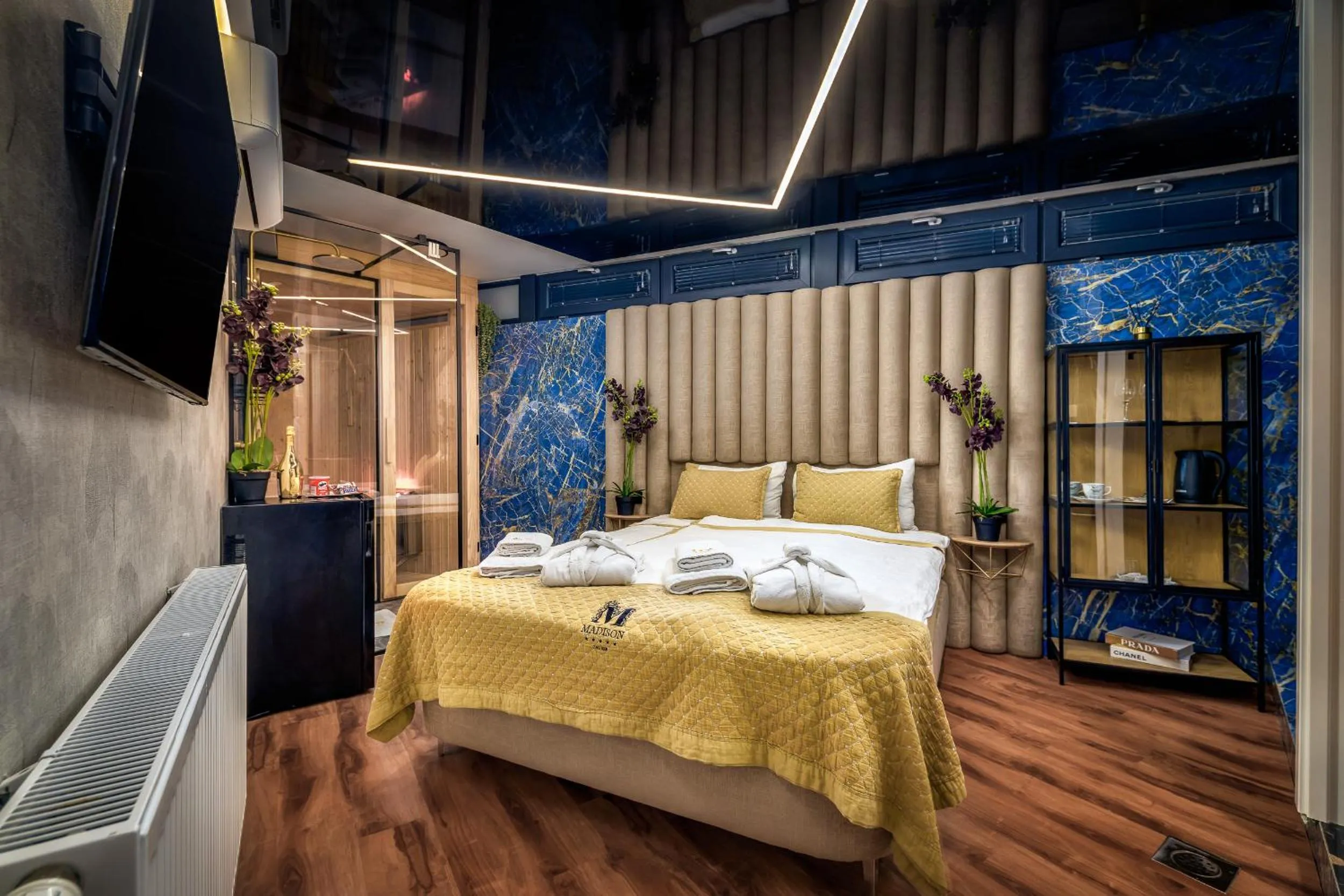 Bed in Madison Luxury Apartments & Rooms