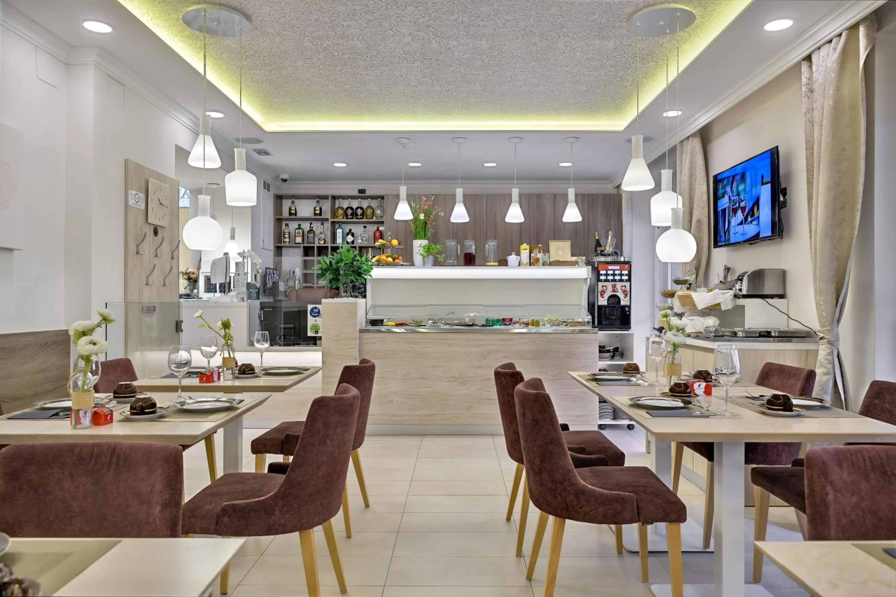 Breakfast in Madison Luxury Apartments & Rooms