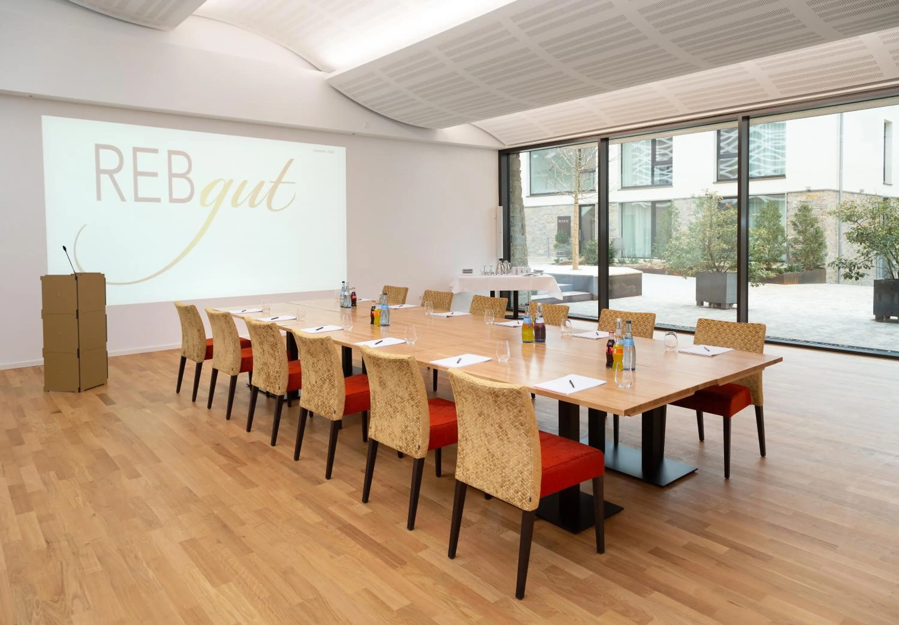 Banquet/Function facilities in Rebgut