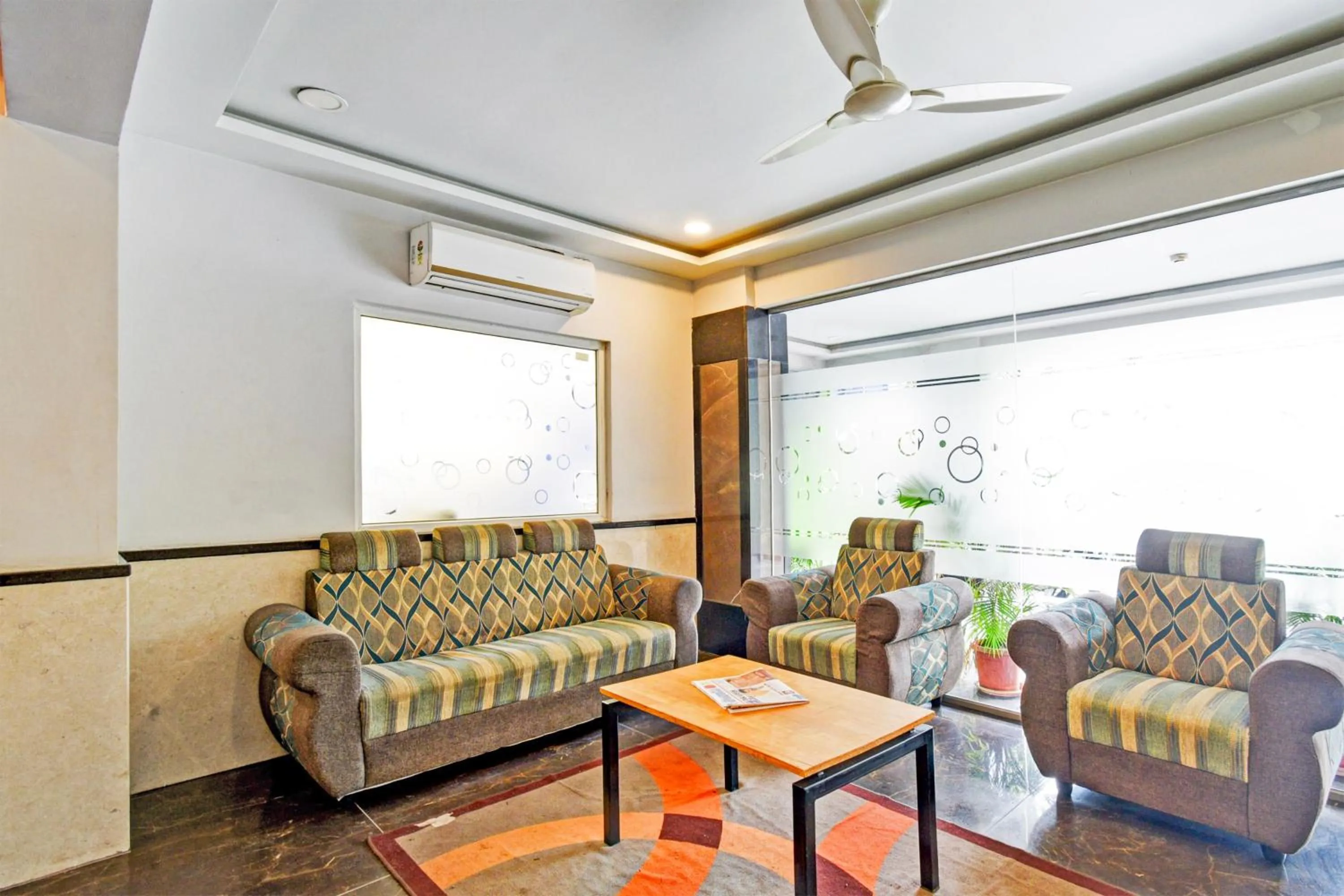 Lobby or reception in Super Townhouse HiTech city Hyderabad