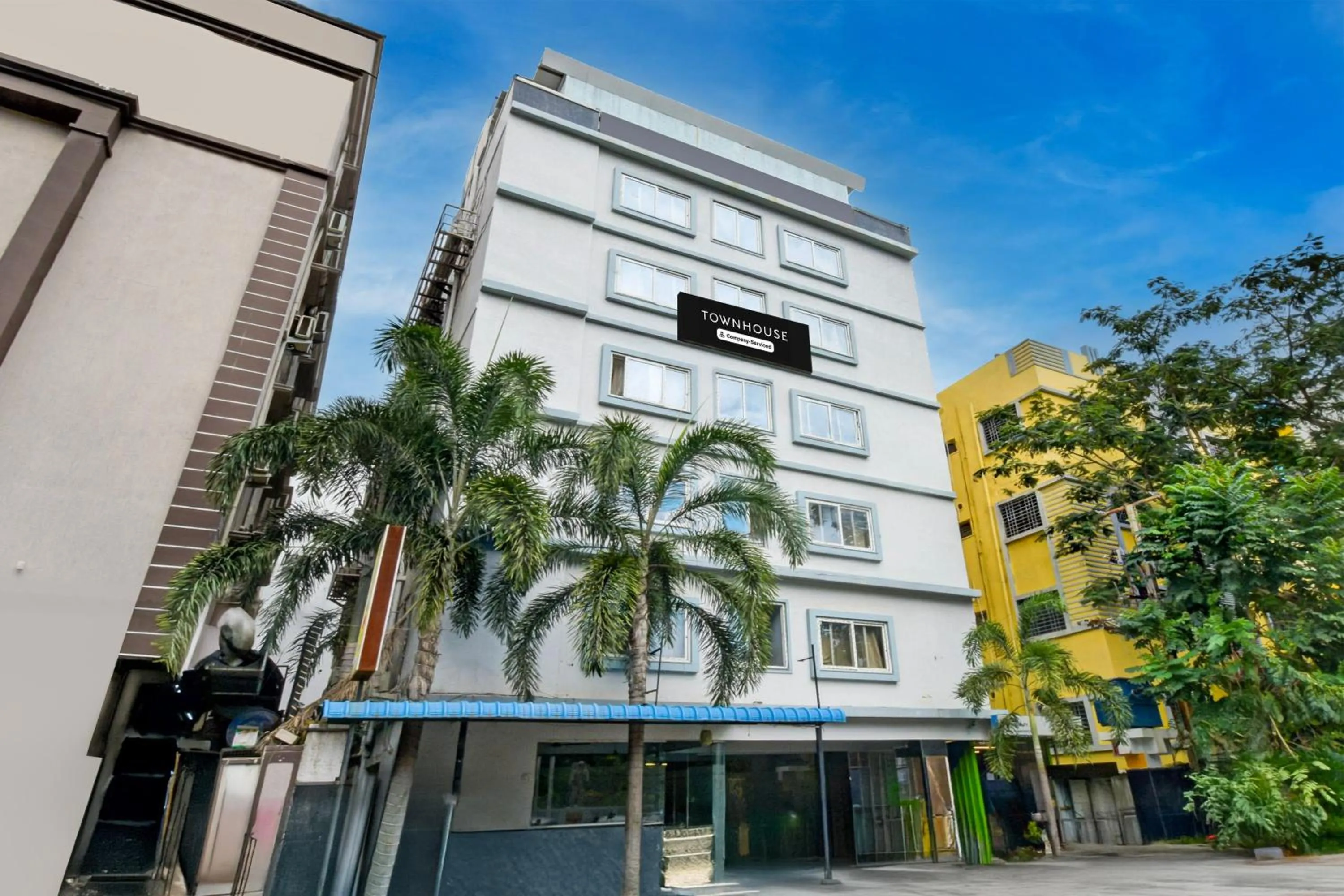 Facade/entrance in Super Townhouse HiTech city Hyderabad