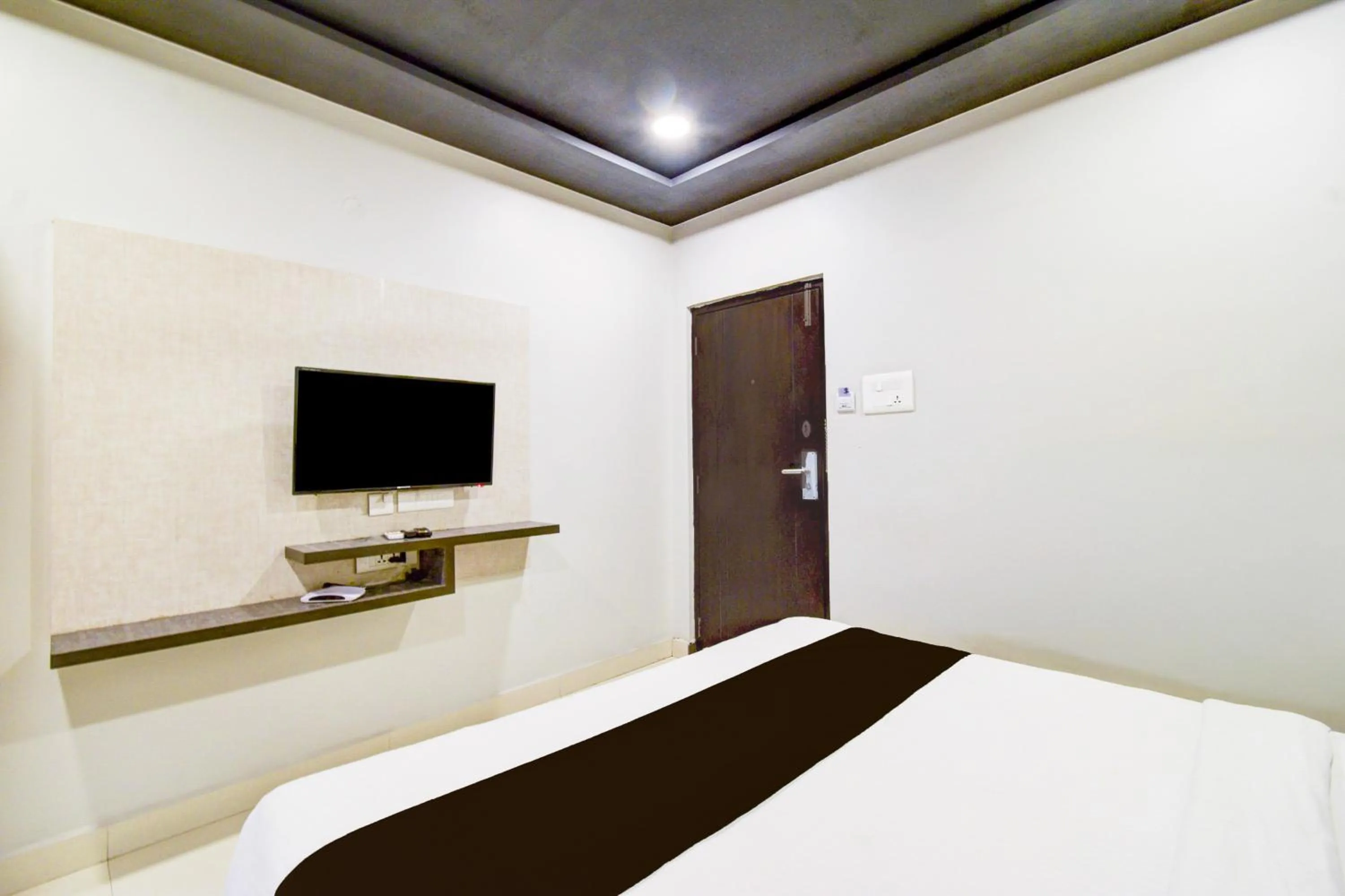 Bedroom, Bed in Super Townhouse HiTech city Hyderabad