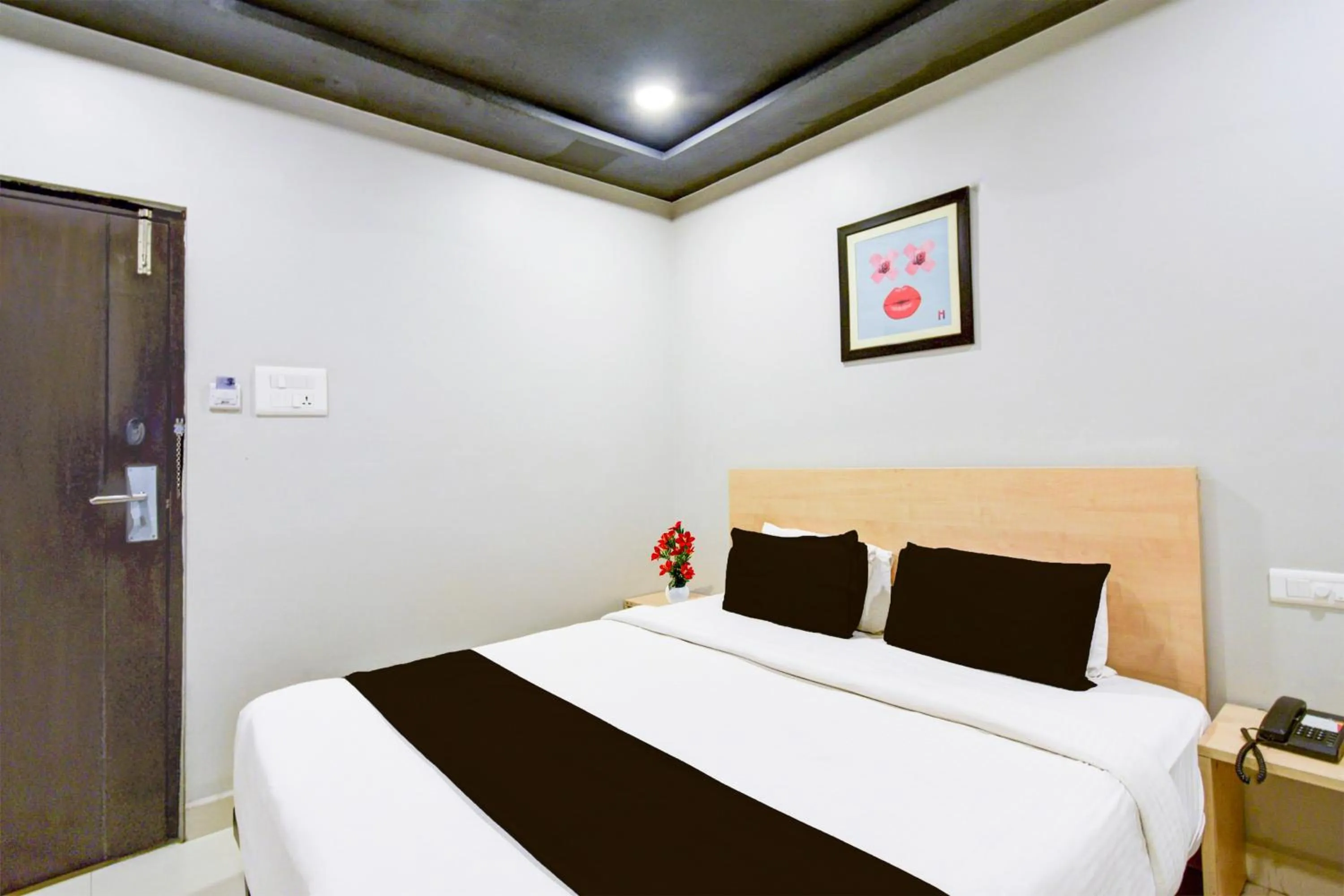 Bedroom, Bed in Super Townhouse HiTech city Hyderabad