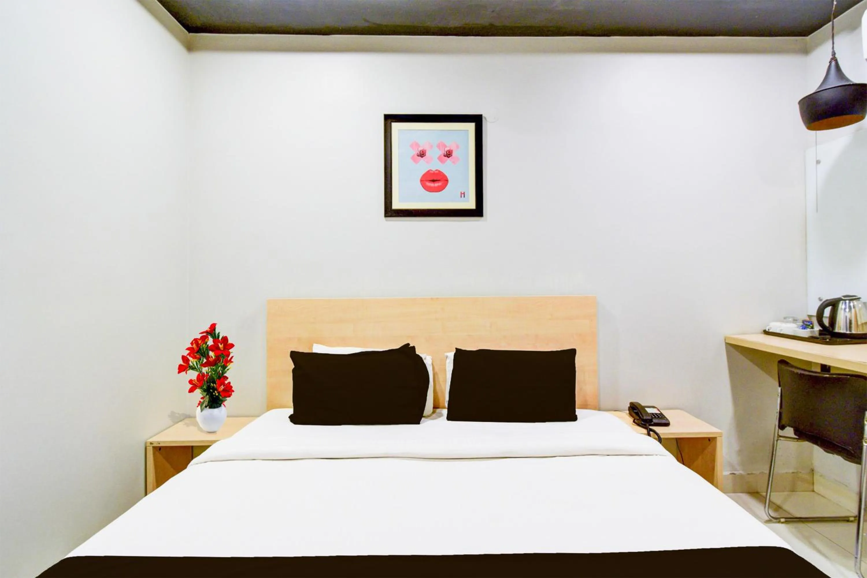 Bedroom, Bed in Super Townhouse HiTech city Hyderabad