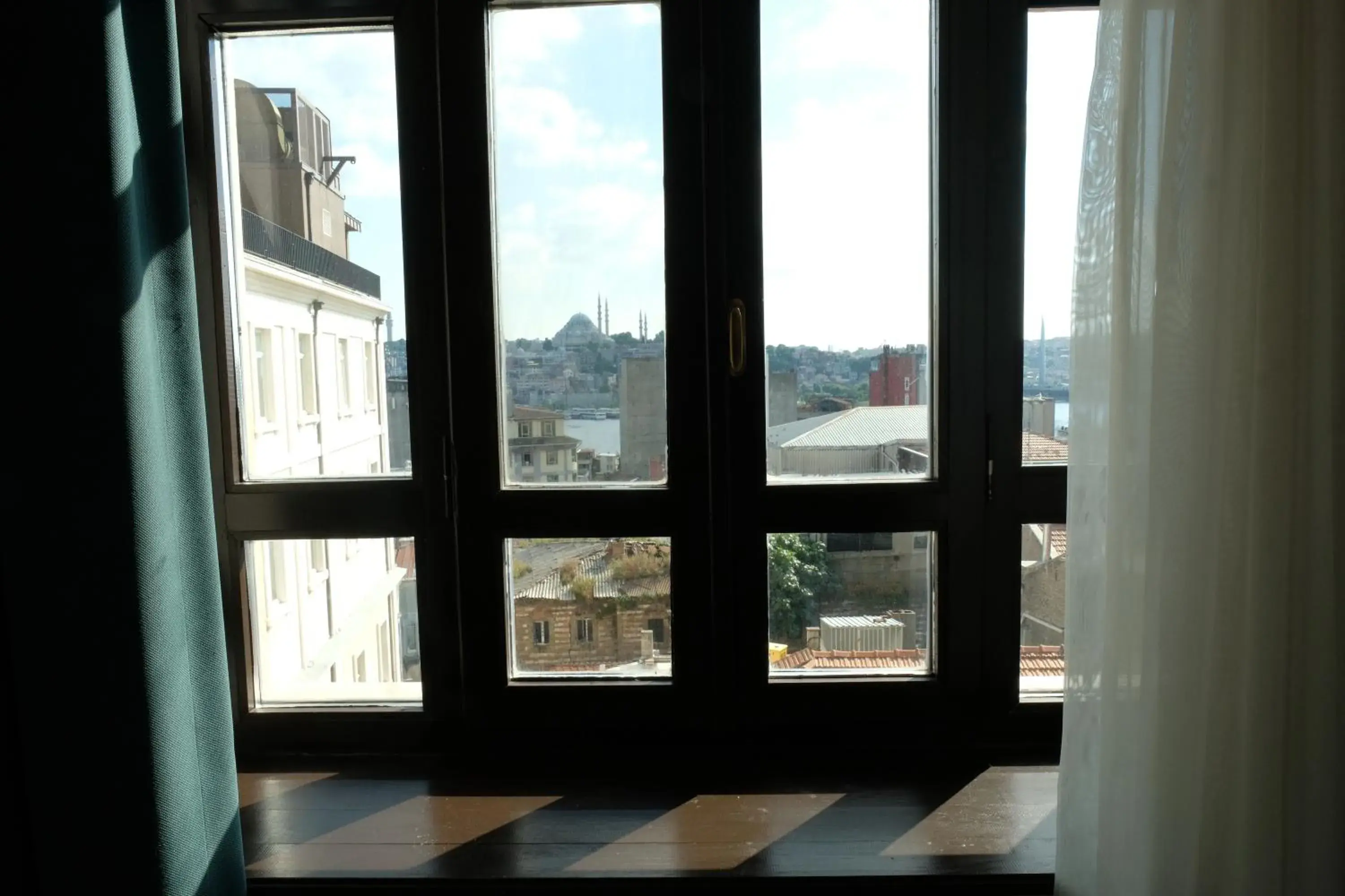 Deluxe Double Room with Sea View in GALATAHAN Hotel Istanbul Karakoy Deluxe Double Room with Sea View in GALATAHAN Hotel Istanbul Karakoy