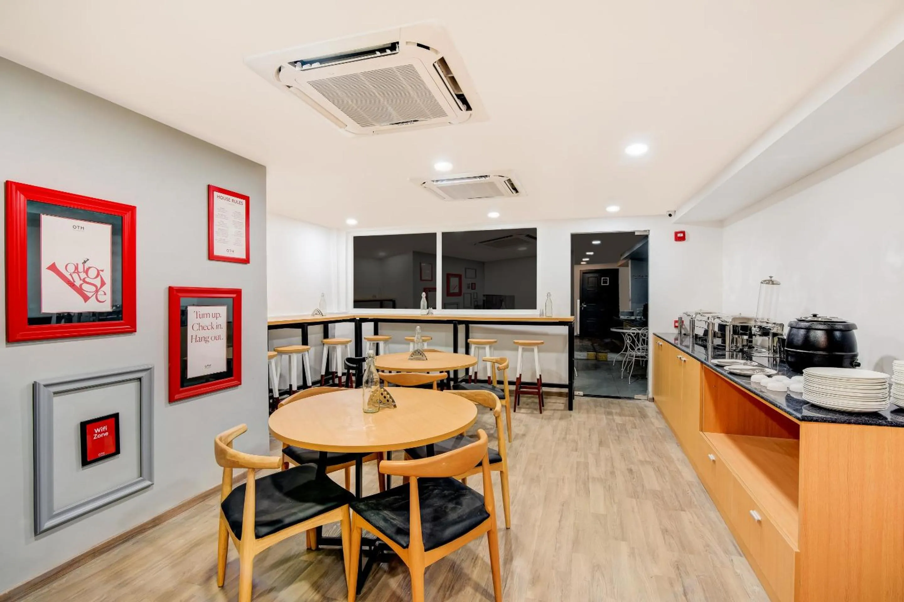 Restaurant/places to eat in Townhouse Jaipur Airport