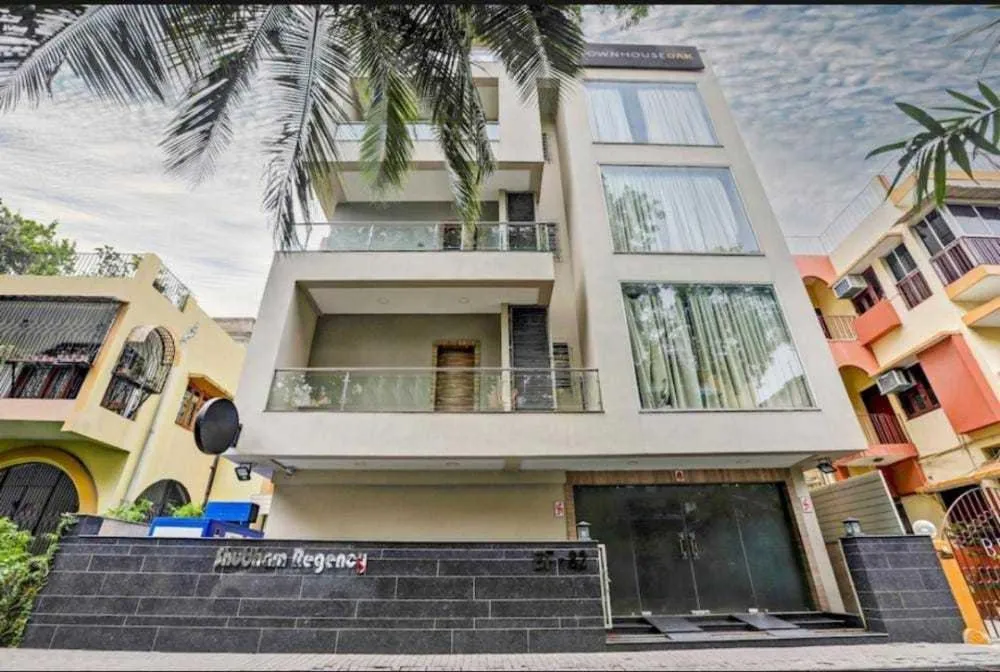 Facade/entrance in Super Townhouse OAK Shubhham Regency