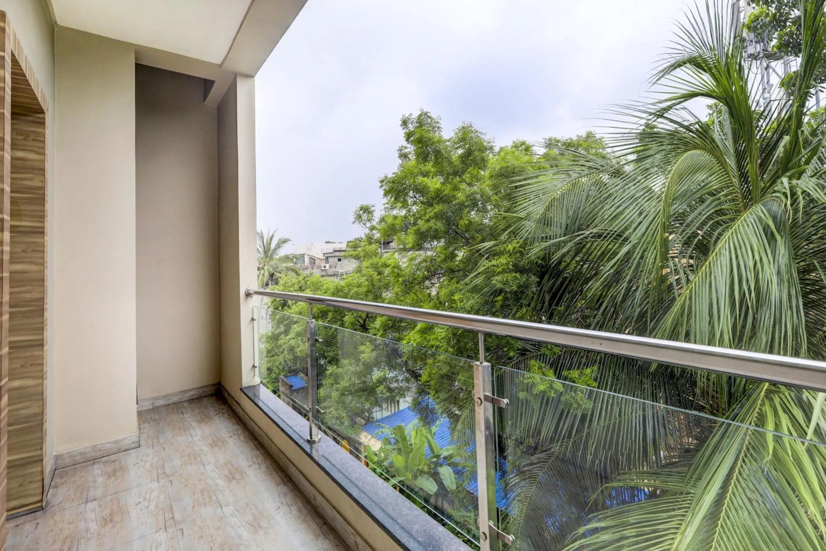 Facade/entrance in Super Townhouse OAK Shubhham Regency