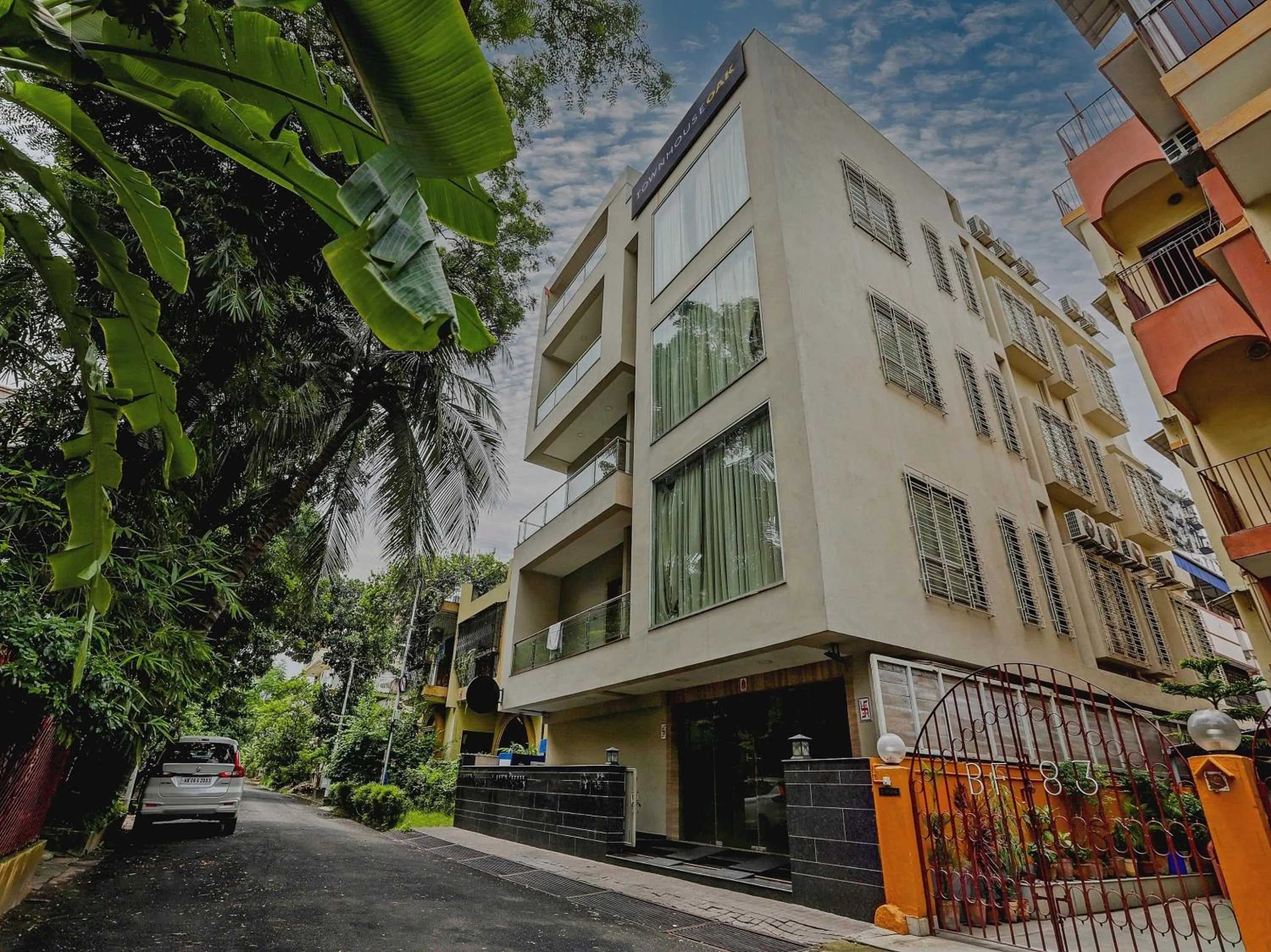 Facade/entrance in Super Townhouse OAK Shubhham Regency